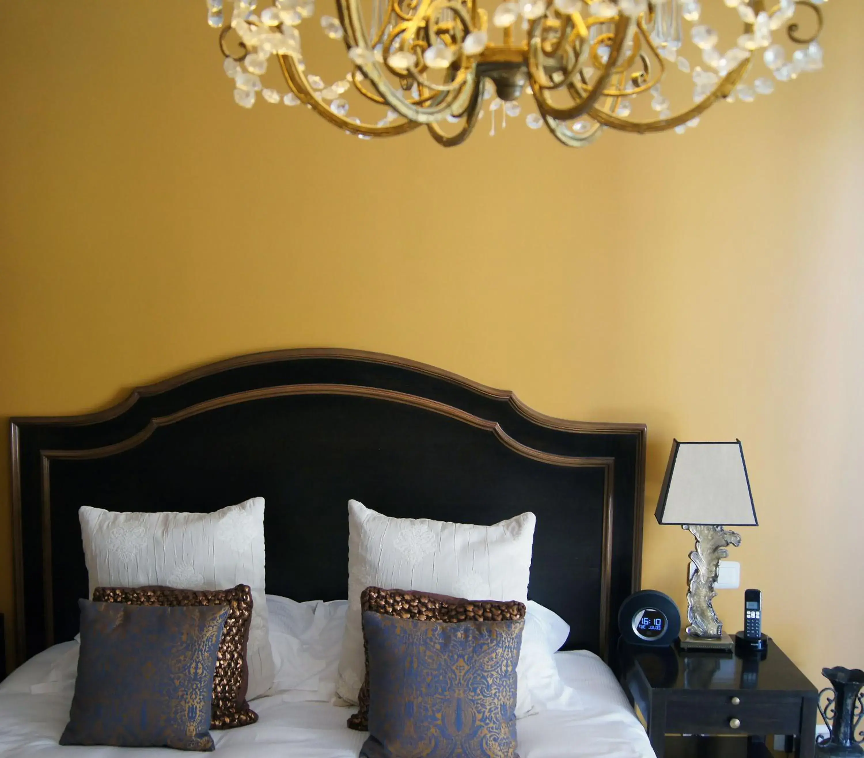 Bedroom, Bed in La Villa Mazarin