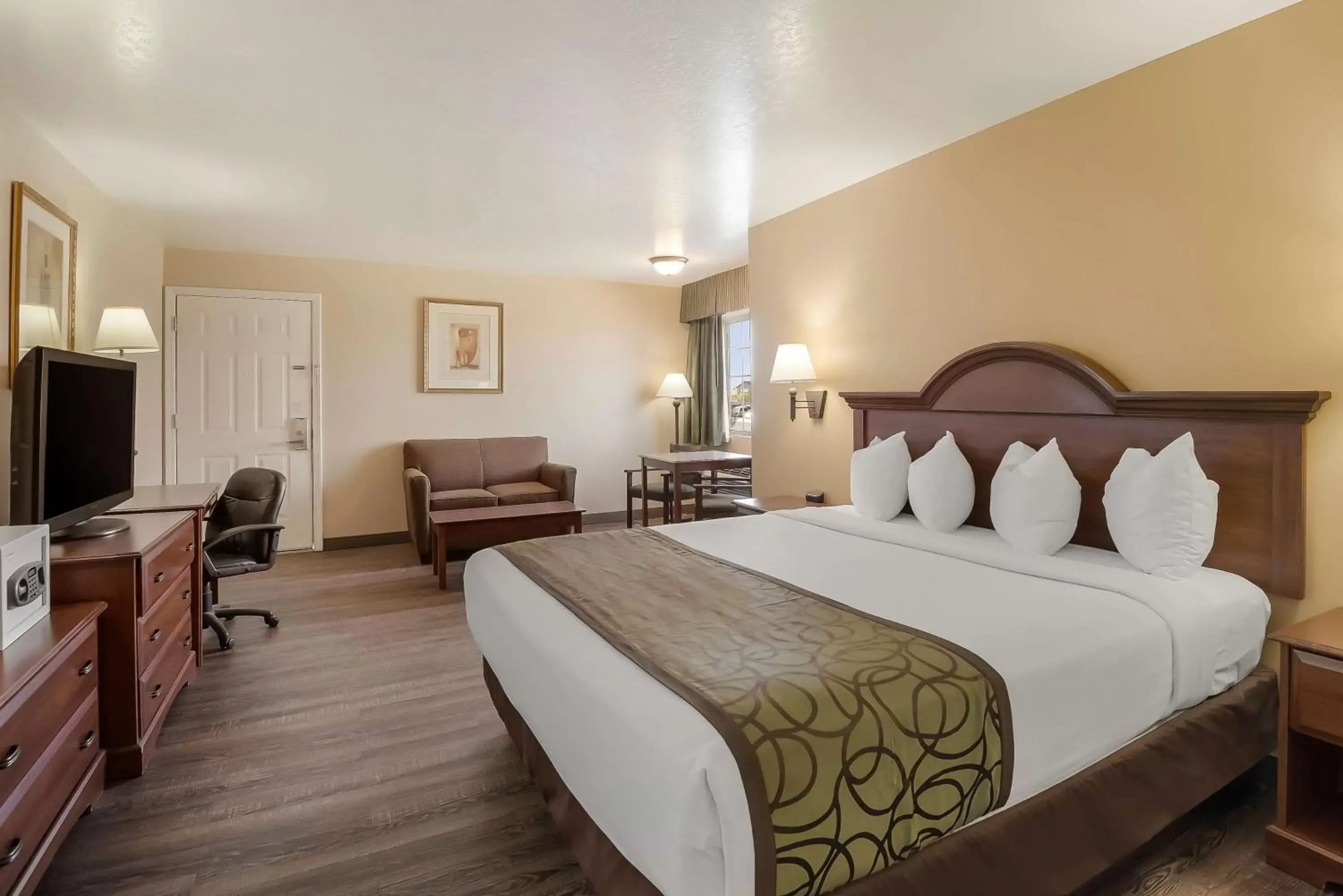 Photo of the whole room, Bed in SureStay Hotel by Best Western Fernley