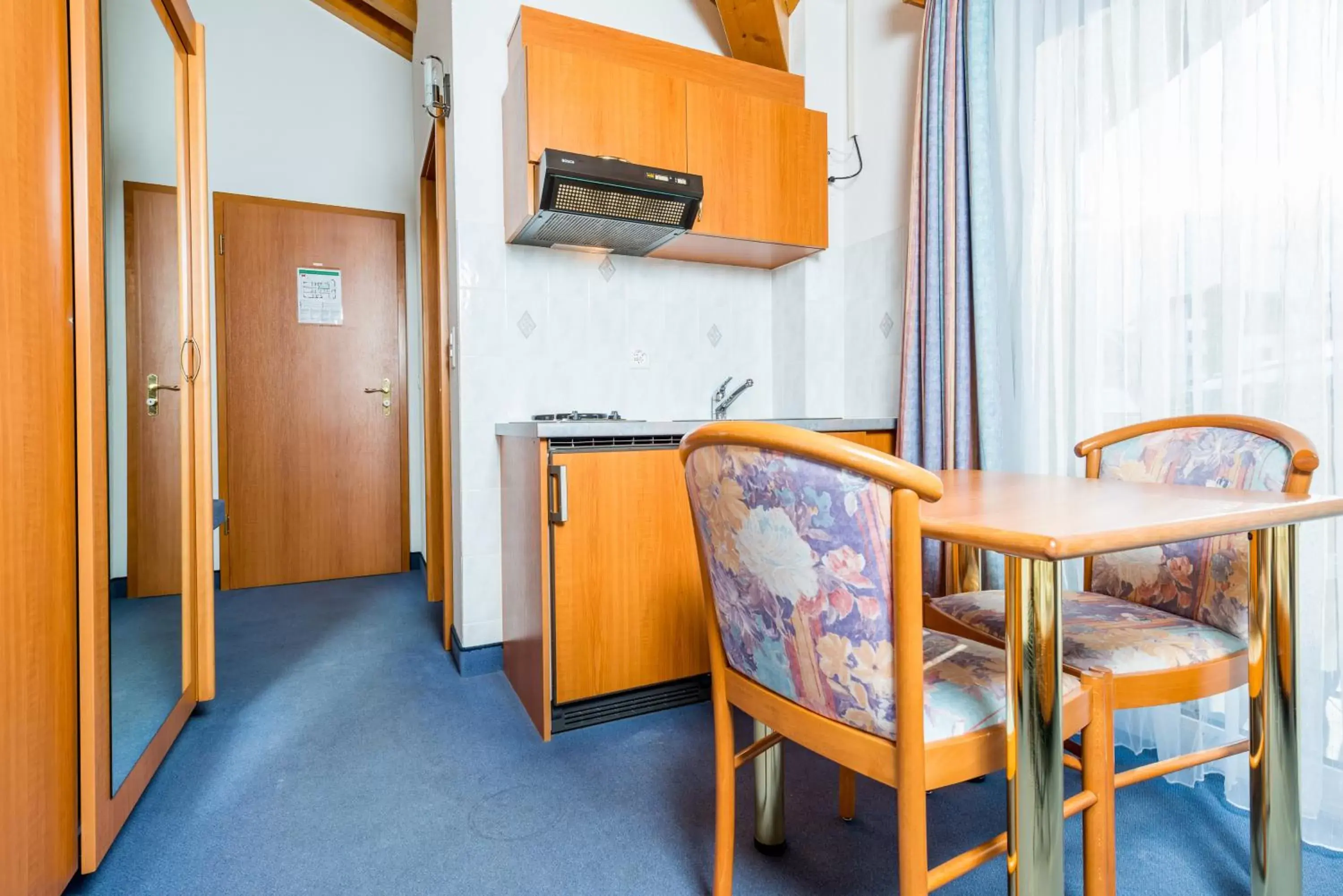 Photo of the whole room, Kitchen/Kitchenette in Hotel Alpenperle