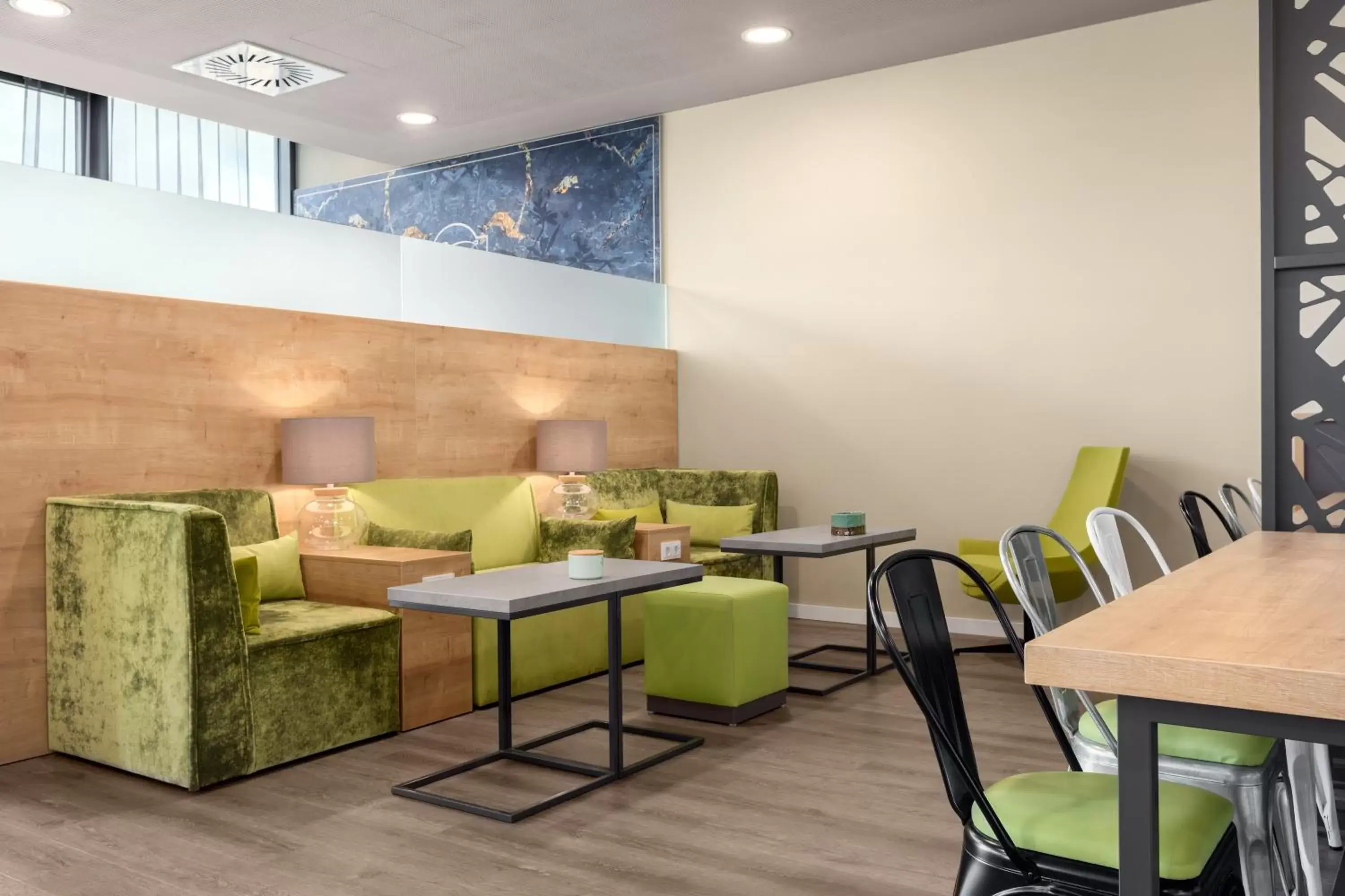 Lounge or bar in Super 8 by Wyndham Oberhausen am Centro