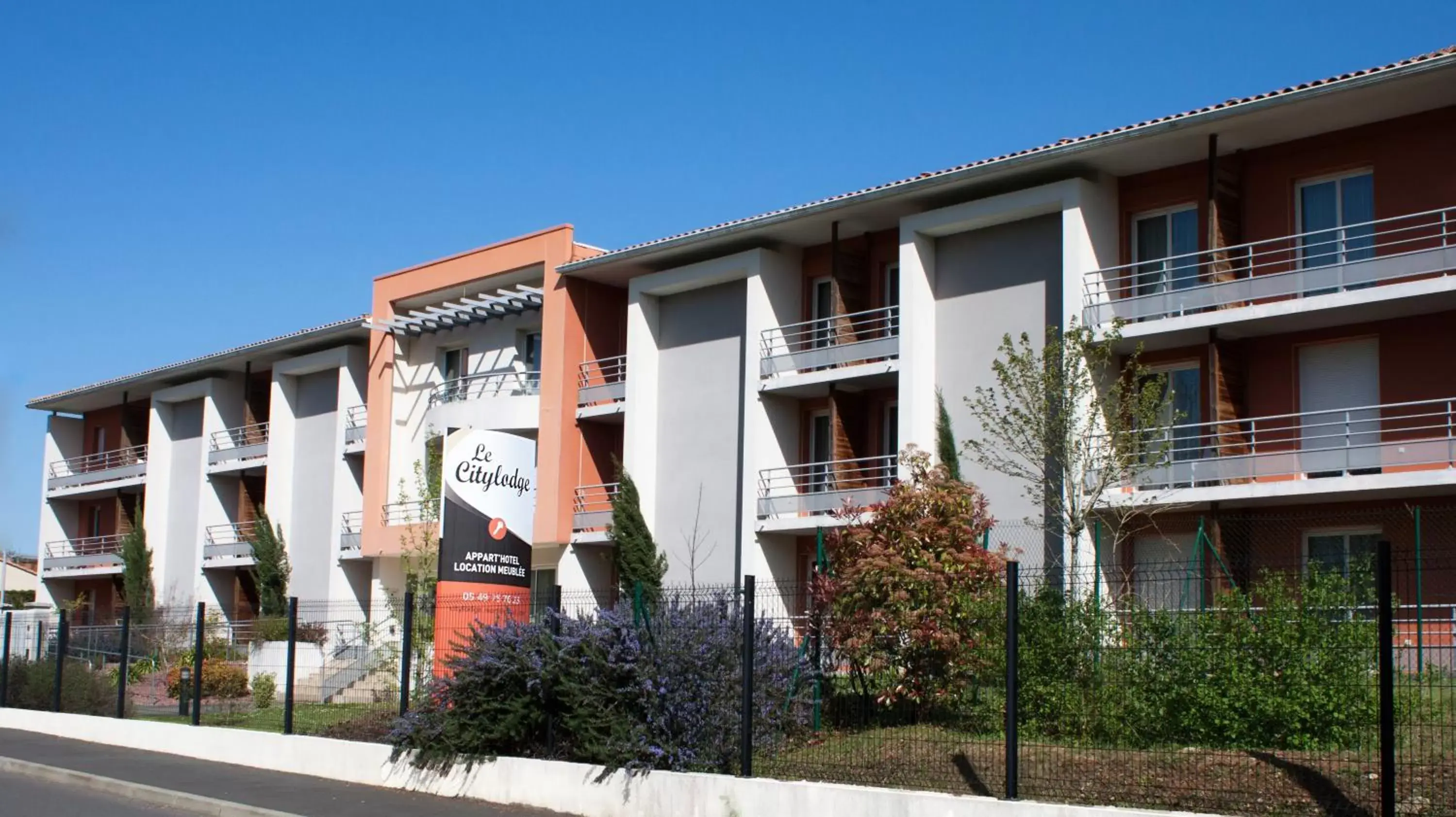 Facade/entrance, Property Building in City Lodge Appart Hôtel Niort