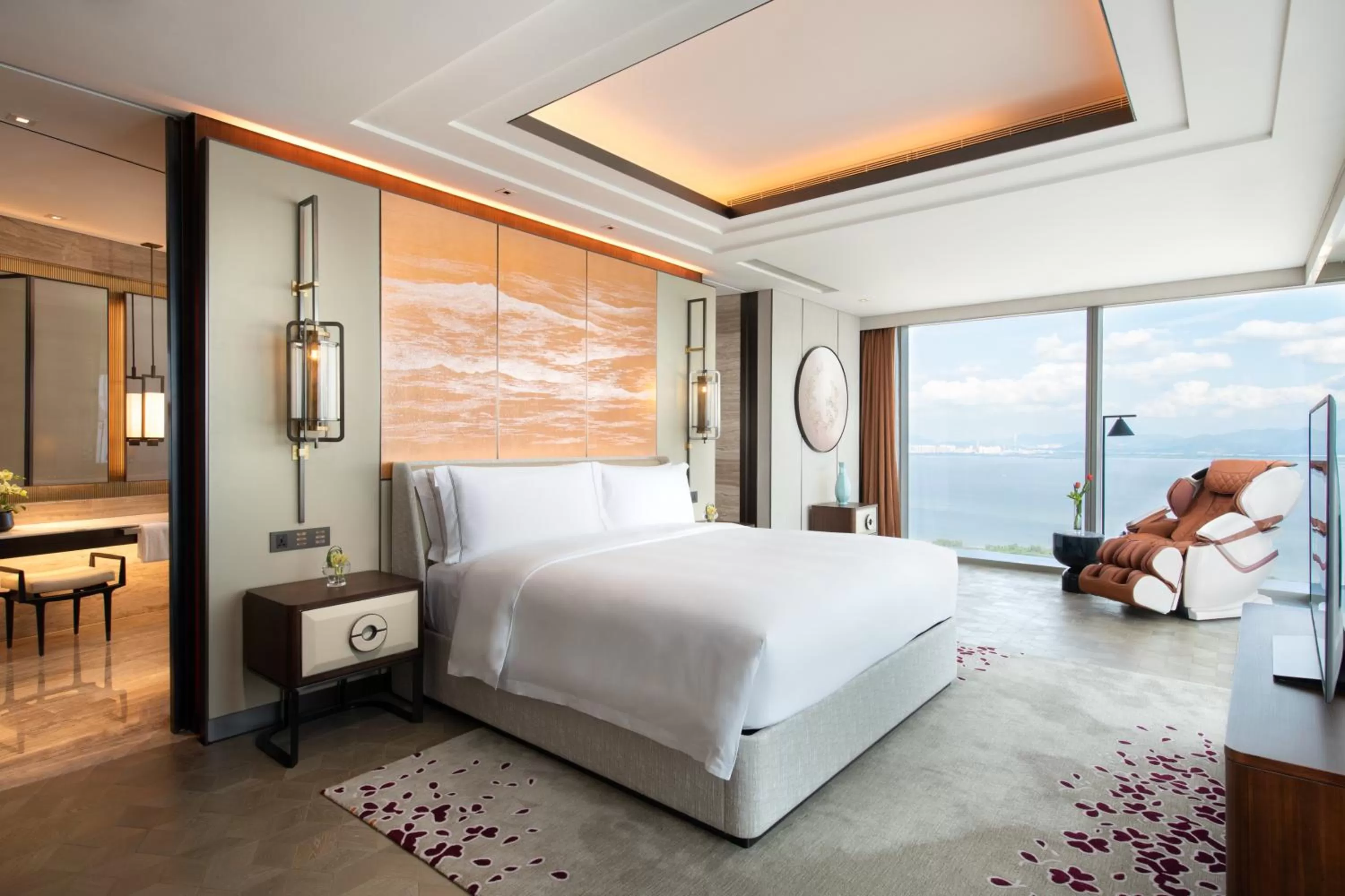 Bedroom, Bed in Raffles Shenzhen, Situated in the heart of One Shenzhen Bay, Book Now to Enjoy Free Minibar and Happy Hour Privileges at Long Bar on 71F