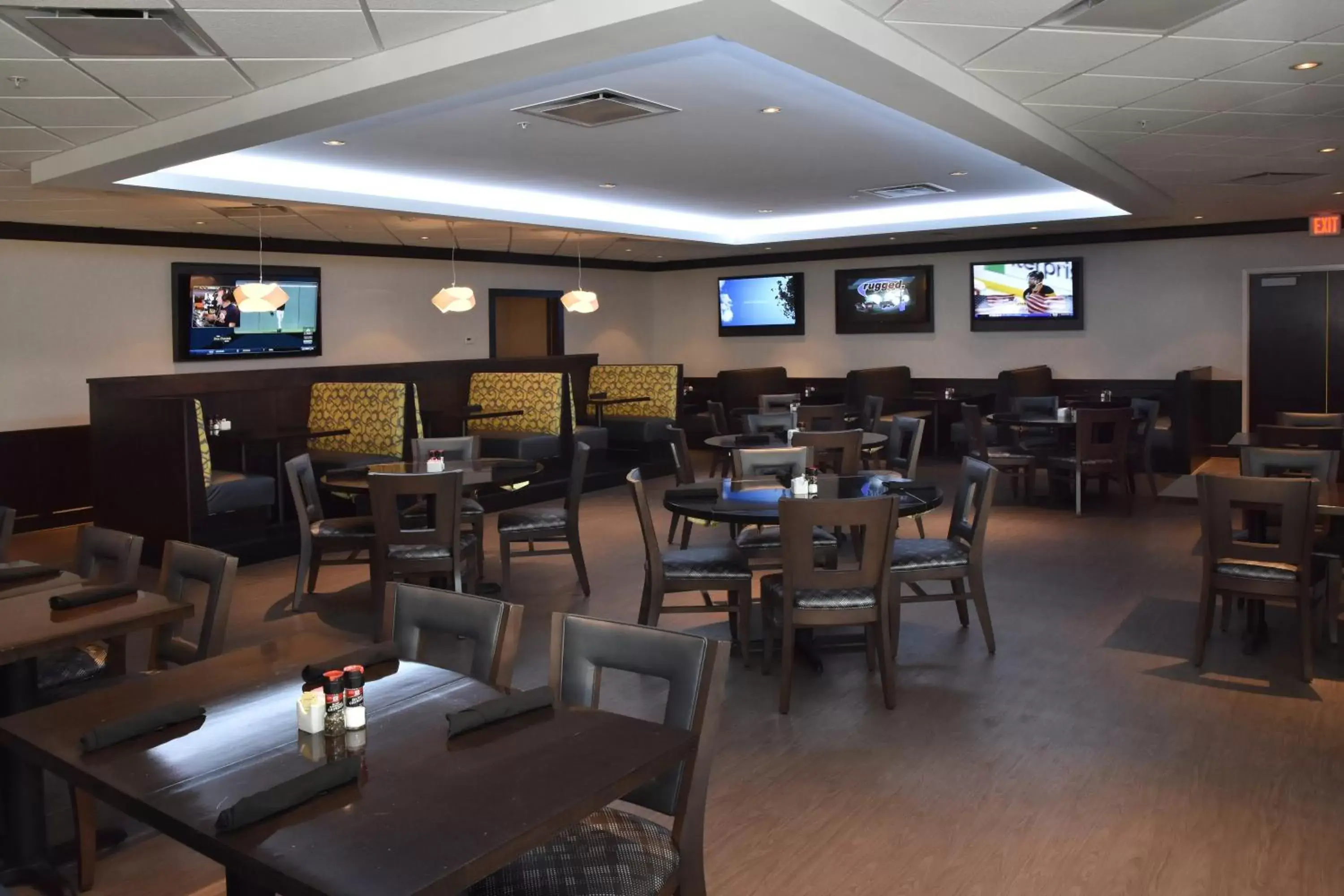 Restaurant/Places to Eat in Holiday Inn Canton-Belden Village, an IHG Hotel