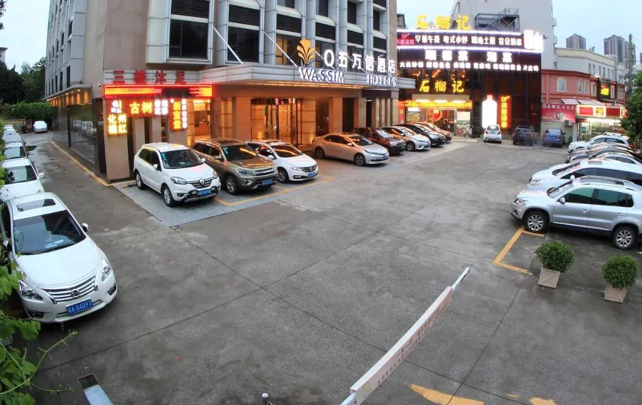 Parking in Shi Liu Hotel