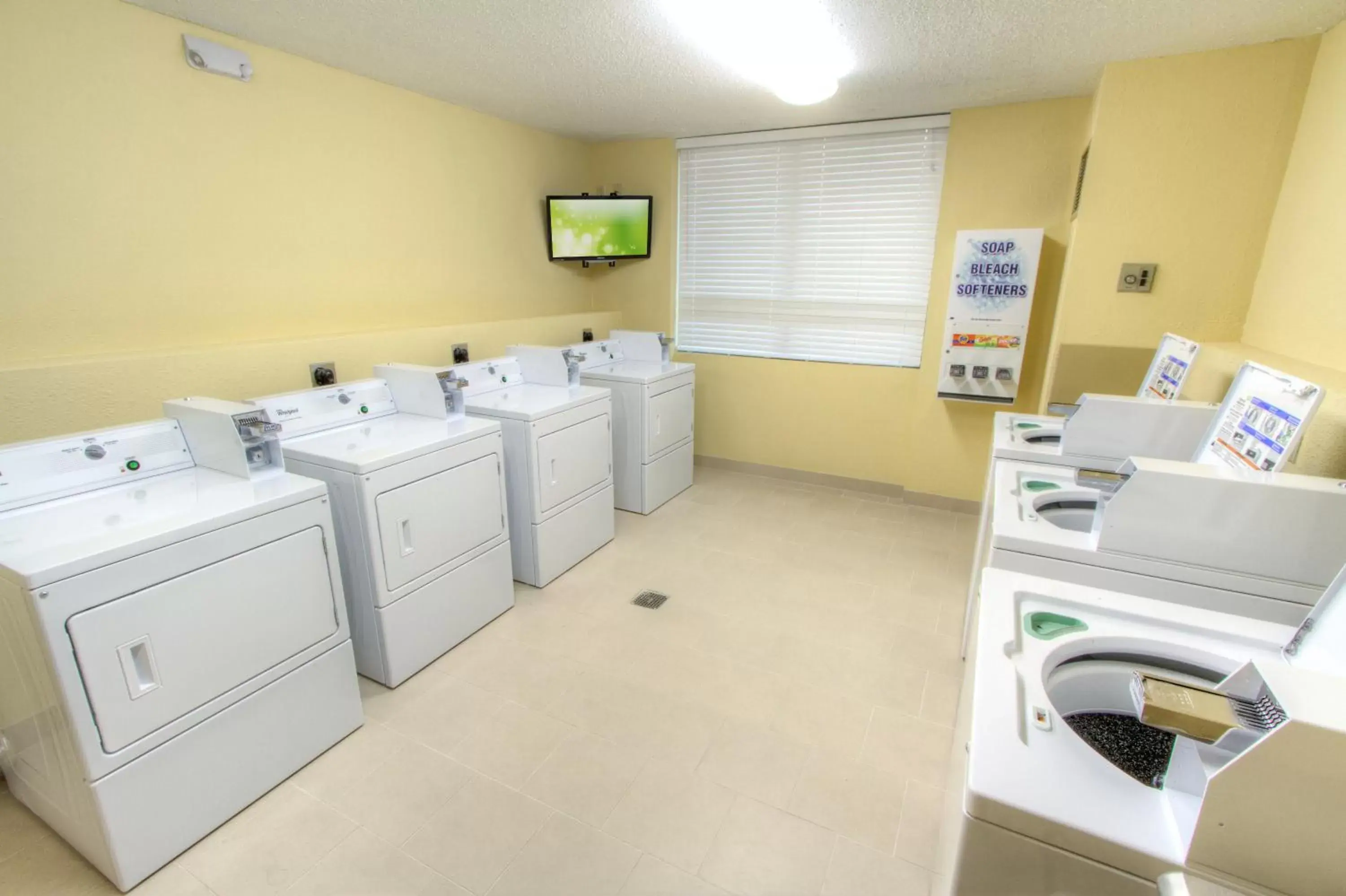 Other, Kitchen/Kitchenette in Holiday Inn Tampa Westshore - Airport Area, an IHG Hotel