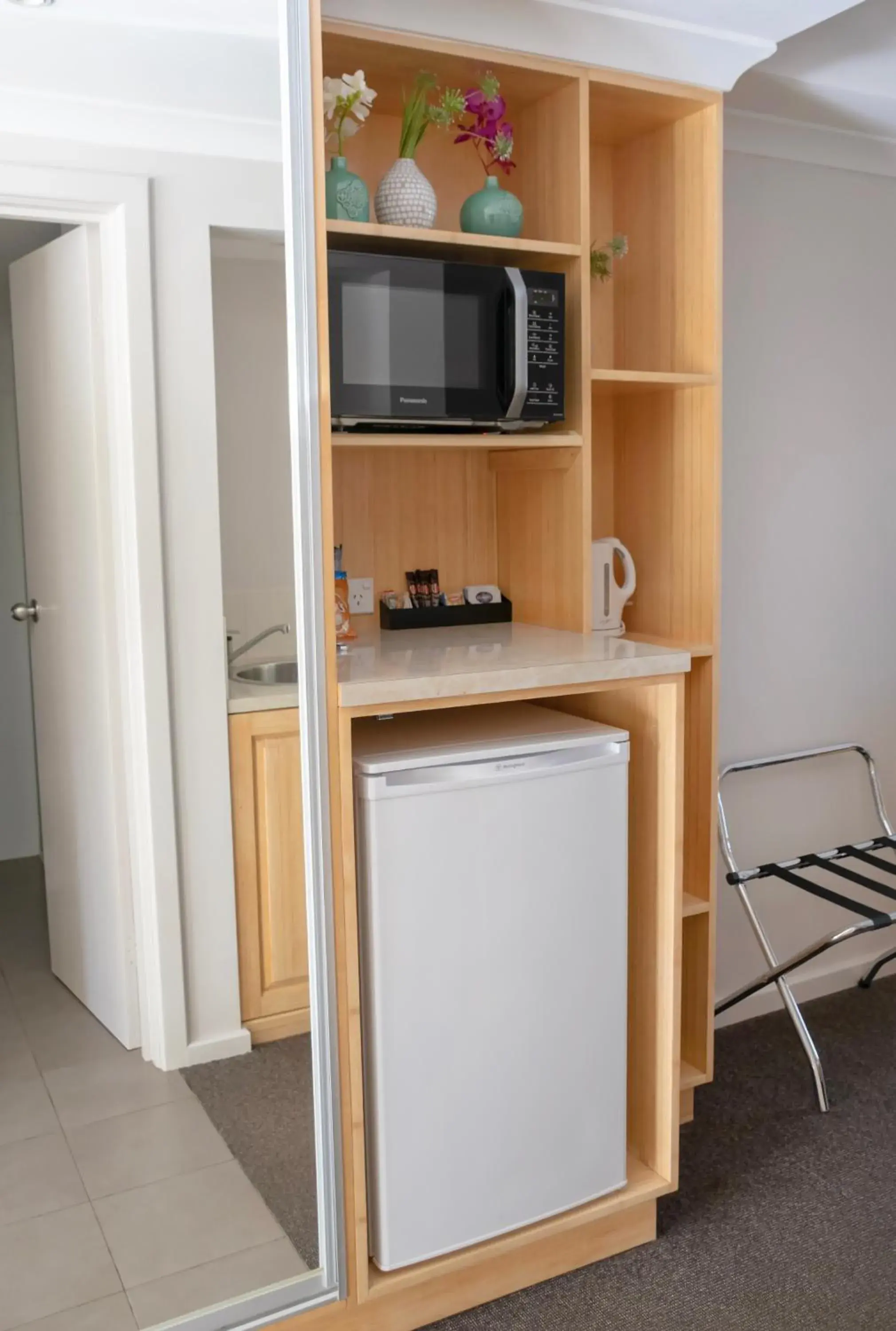 minibar, Kitchen/Kitchenette in Dog Rock Motel