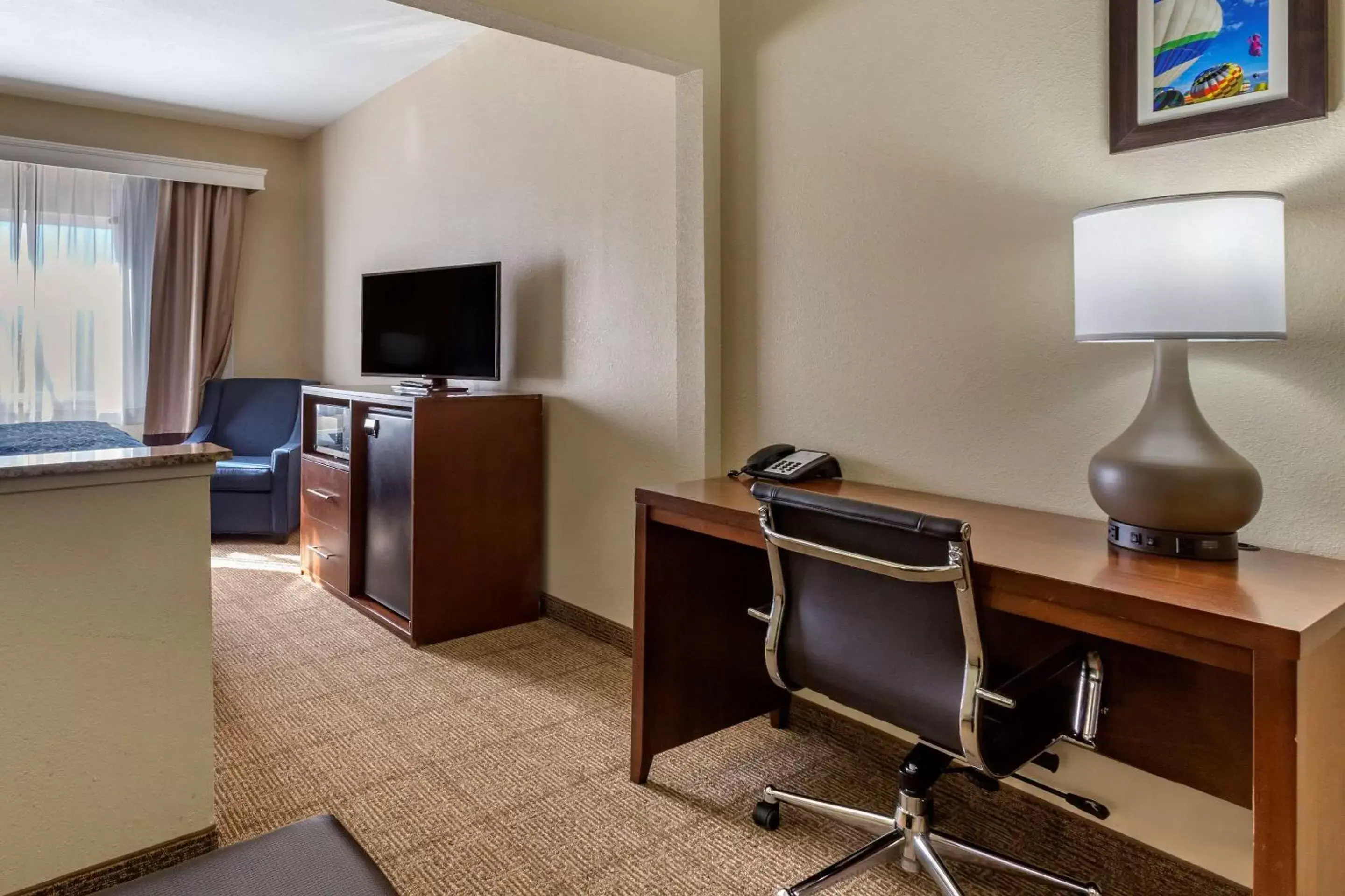 Photo of the whole room, TV/Entertainment Center in Comfort Inn & Suites Alameda at Albuquerque Balloon Fiesta Park