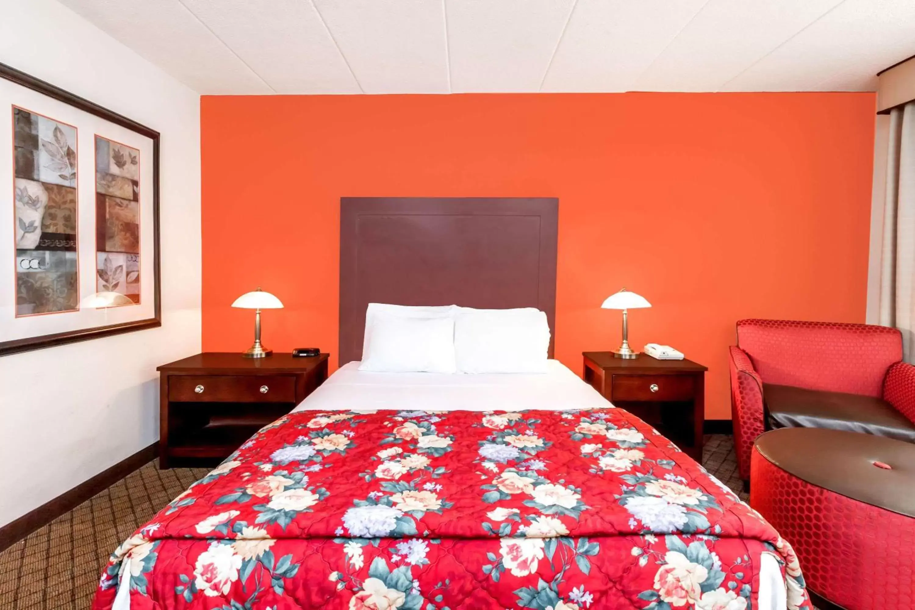 Photo of the whole room, Bed in Ramada by Wyndham Lansing Hotel & Conference Center