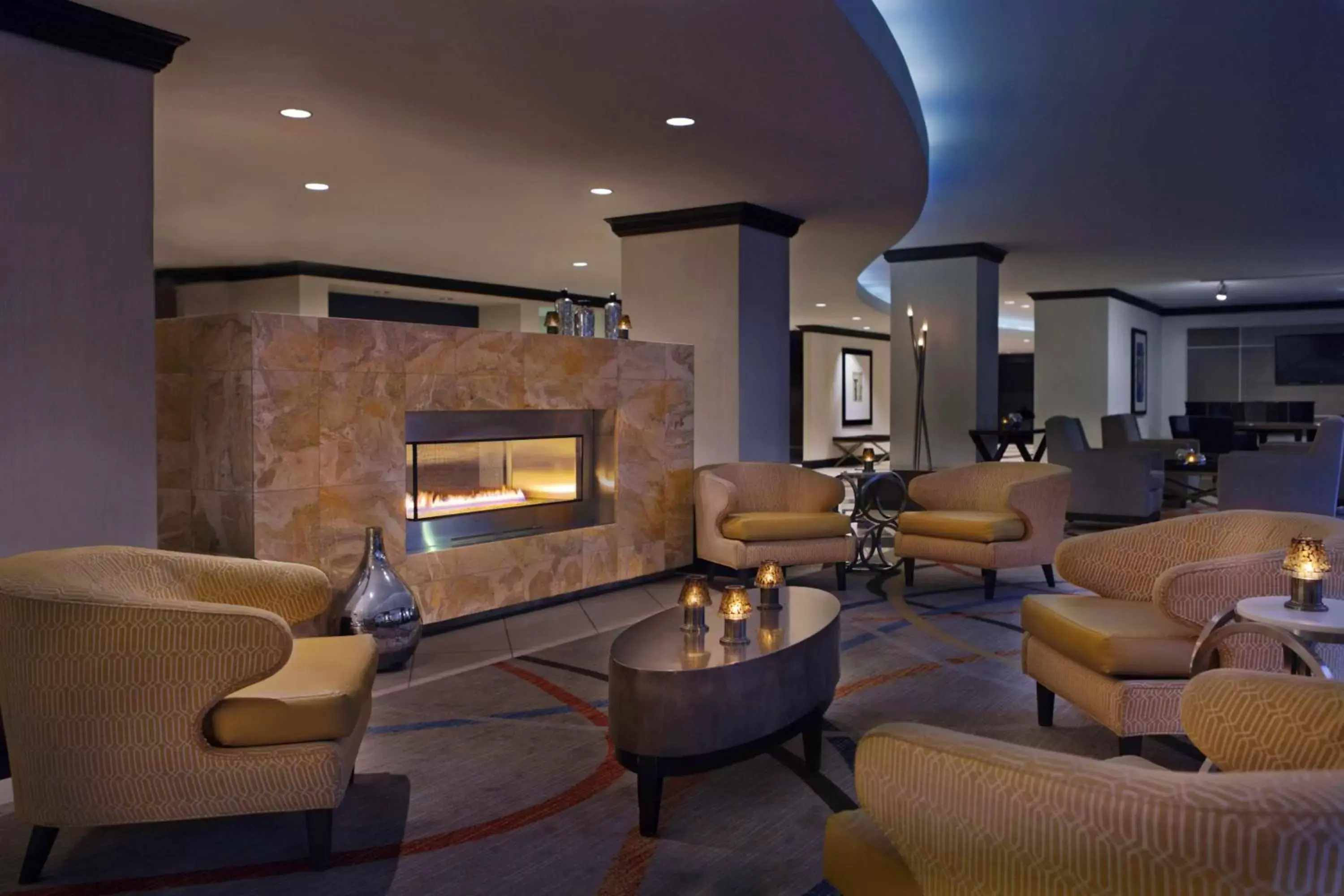 Lobby or reception, Lounge/Bar in Hilton Orrington/Evanston