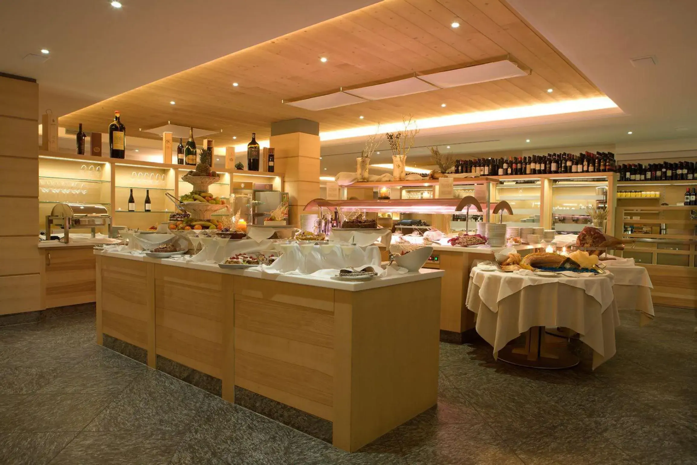 Dining area, Restaurant/Places to Eat in Hotel Lac Salin Spa & Mountain Resort