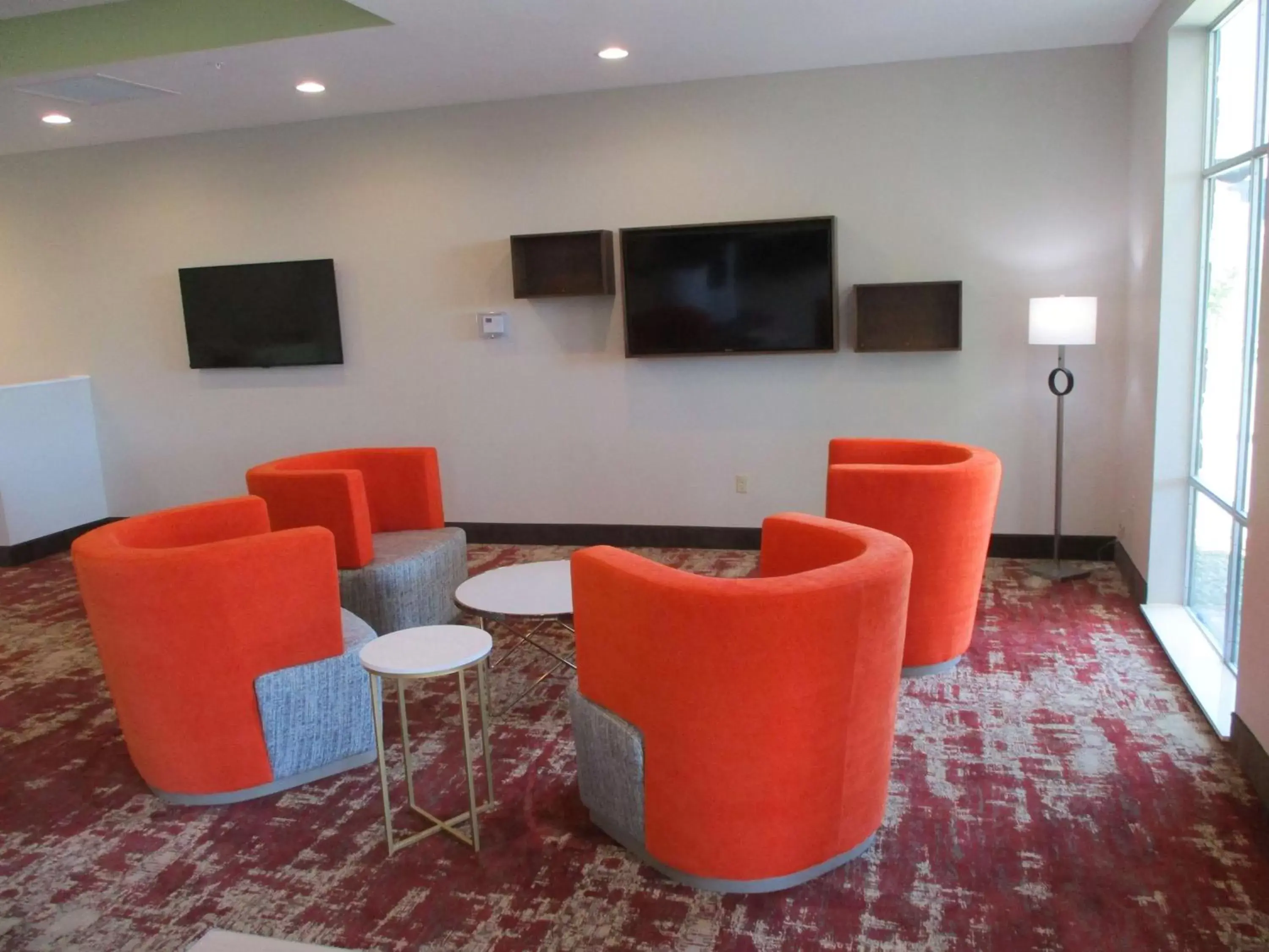 Lobby or reception in La Quinta Inn & Suites by Wyndham Jackson-Cape Girardeau Lobby or reception in La Quinta Inn & Suites by Wyndham Jackson-Cape Girardeau