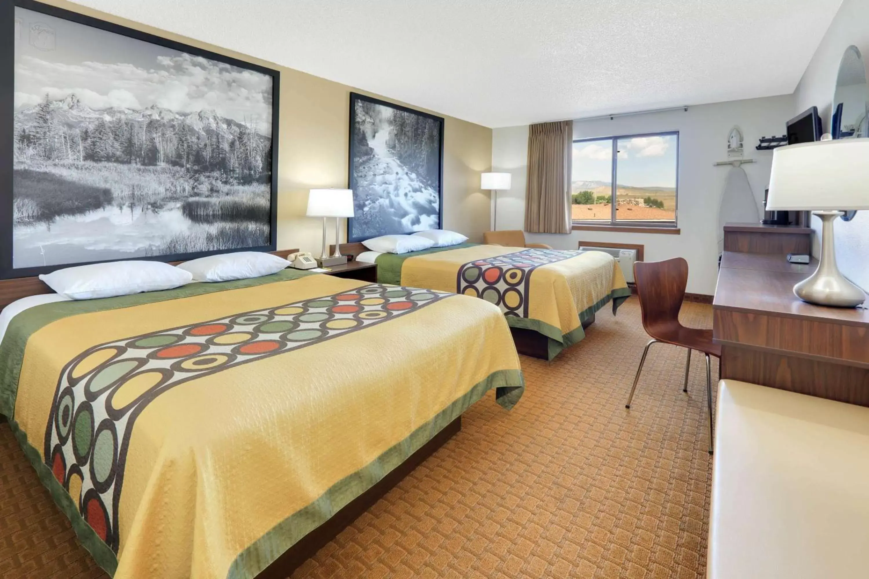 Photo of the whole room, Bed in Super 8 by Wyndham Cody