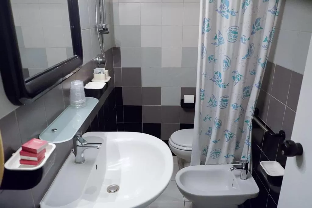 Toilet in Hotel Letizia
