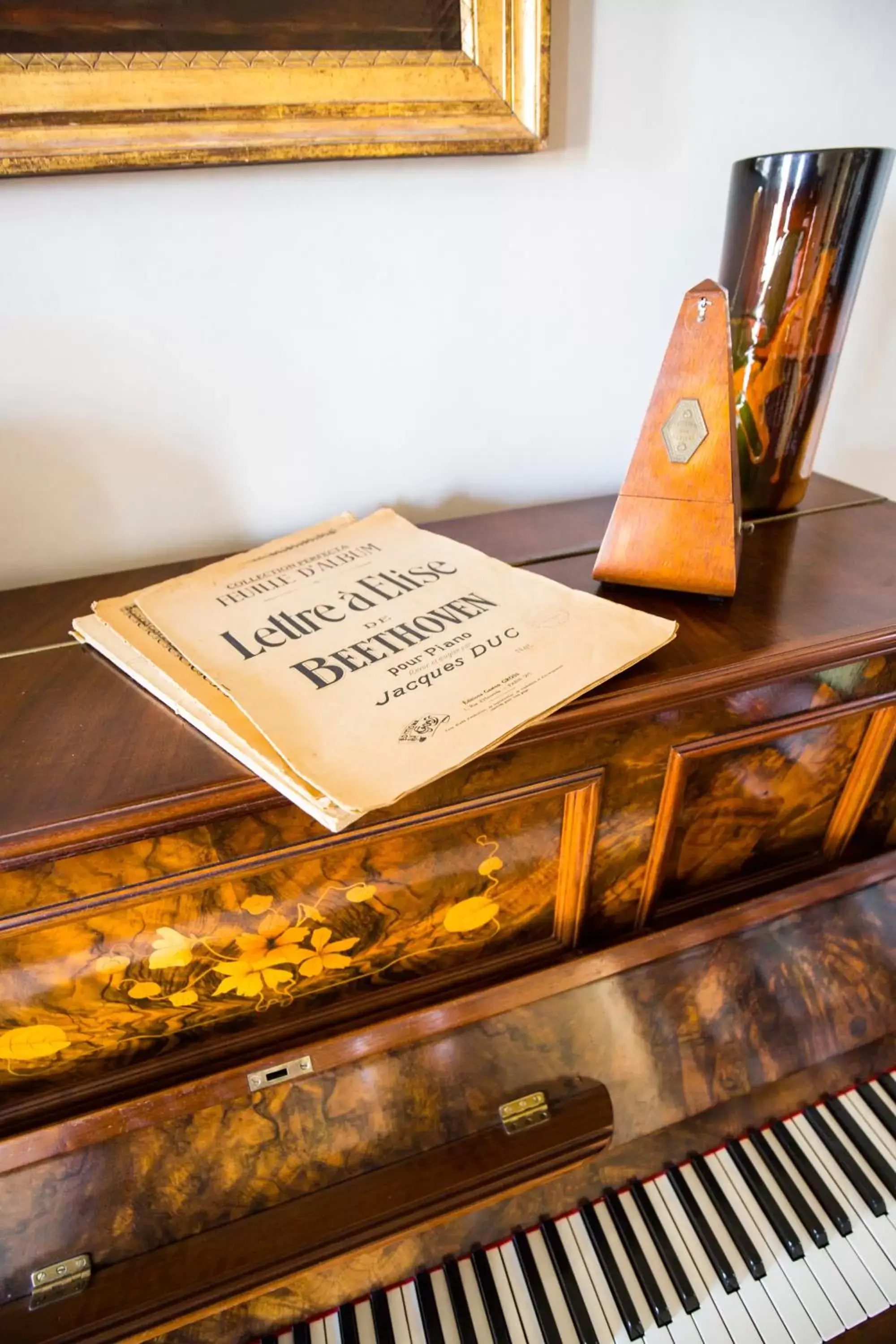 Decorative detail, Business Area/Conference Room in Le Prieuré Saint Agnan