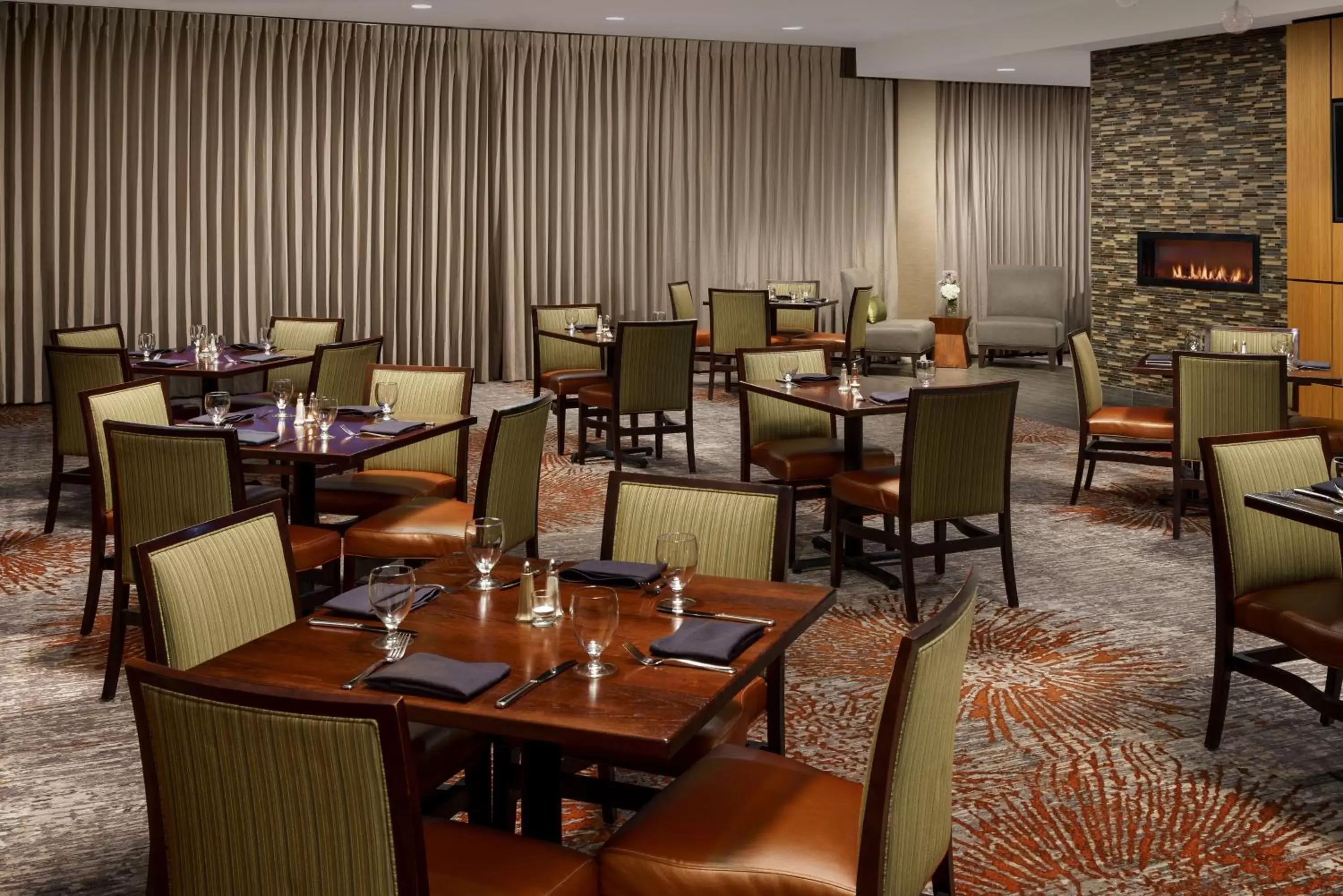 Restaurant/Places to Eat in Holiday Inn Charlotte University, an IHG Hotel