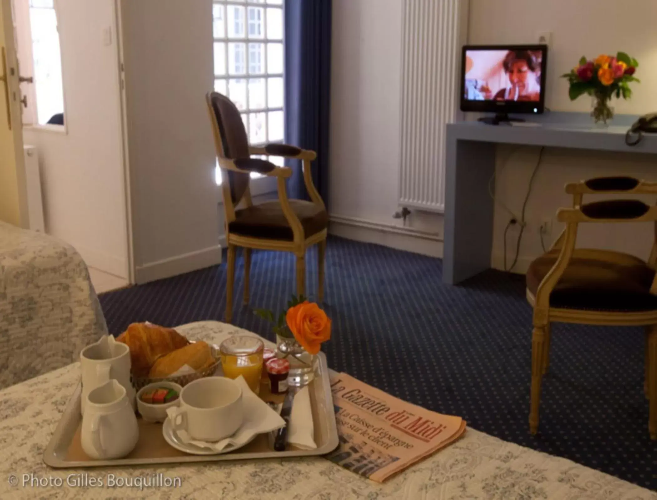 Photo of the whole room, TV/Entertainment Center in Royal Wilson