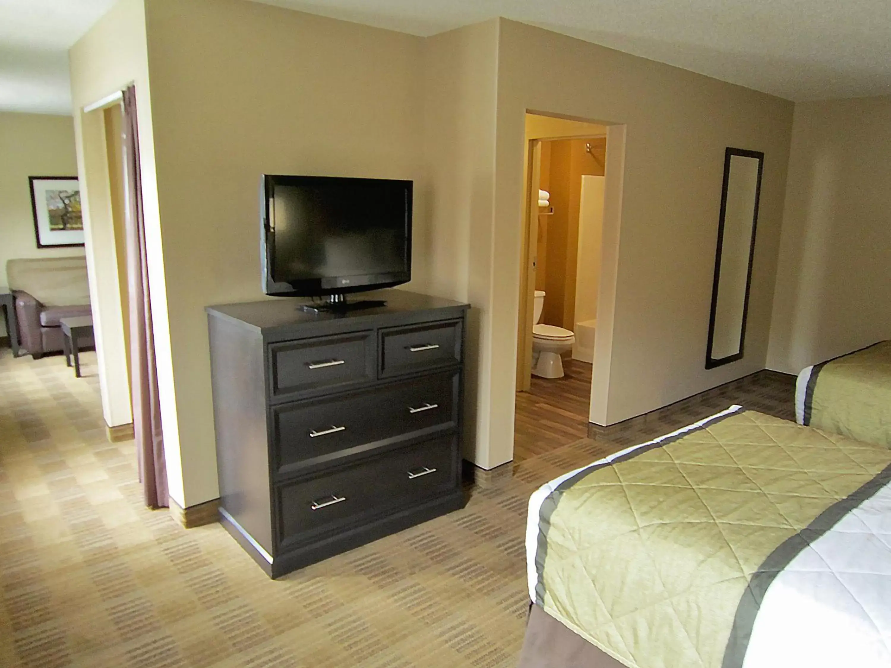 TV and multimedia, TV/Entertainment Center in Extended Stay America Suites - San Jose - Edenvale - South