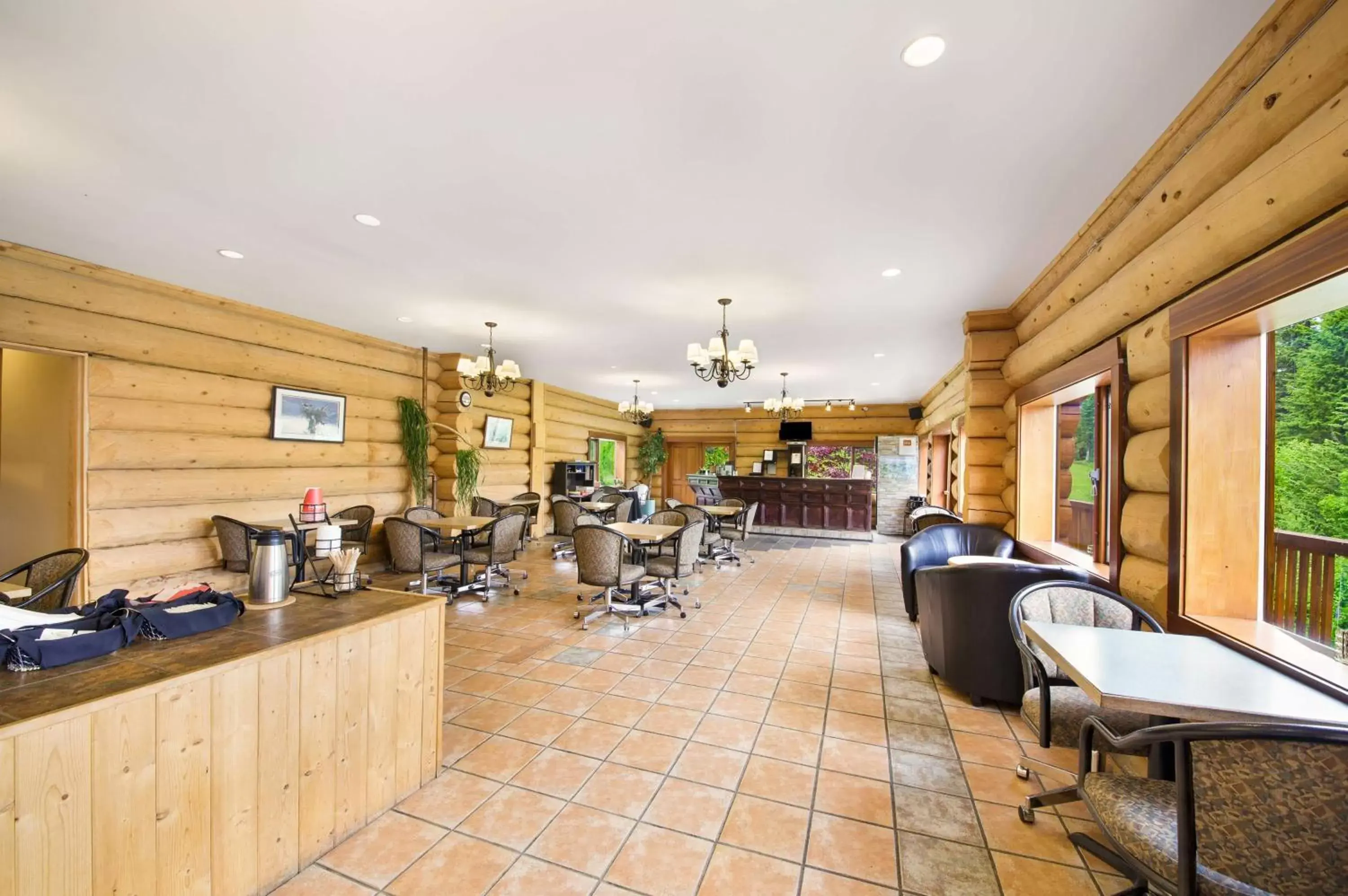 Lobby or reception, Restaurant/Places to Eat in Kootenay Lakeview Resort BW Signature Collection