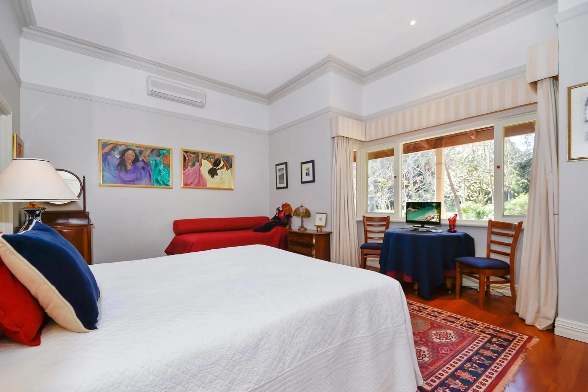 Bed in Ford House Bed & Breakfast