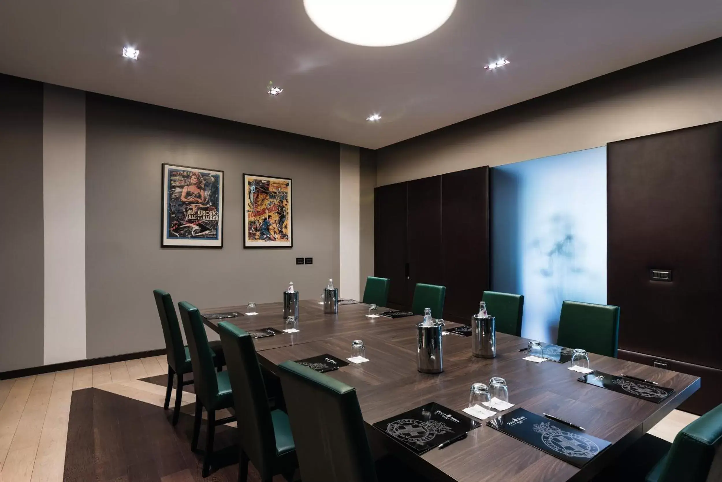 Business facilities in Hotel Manin