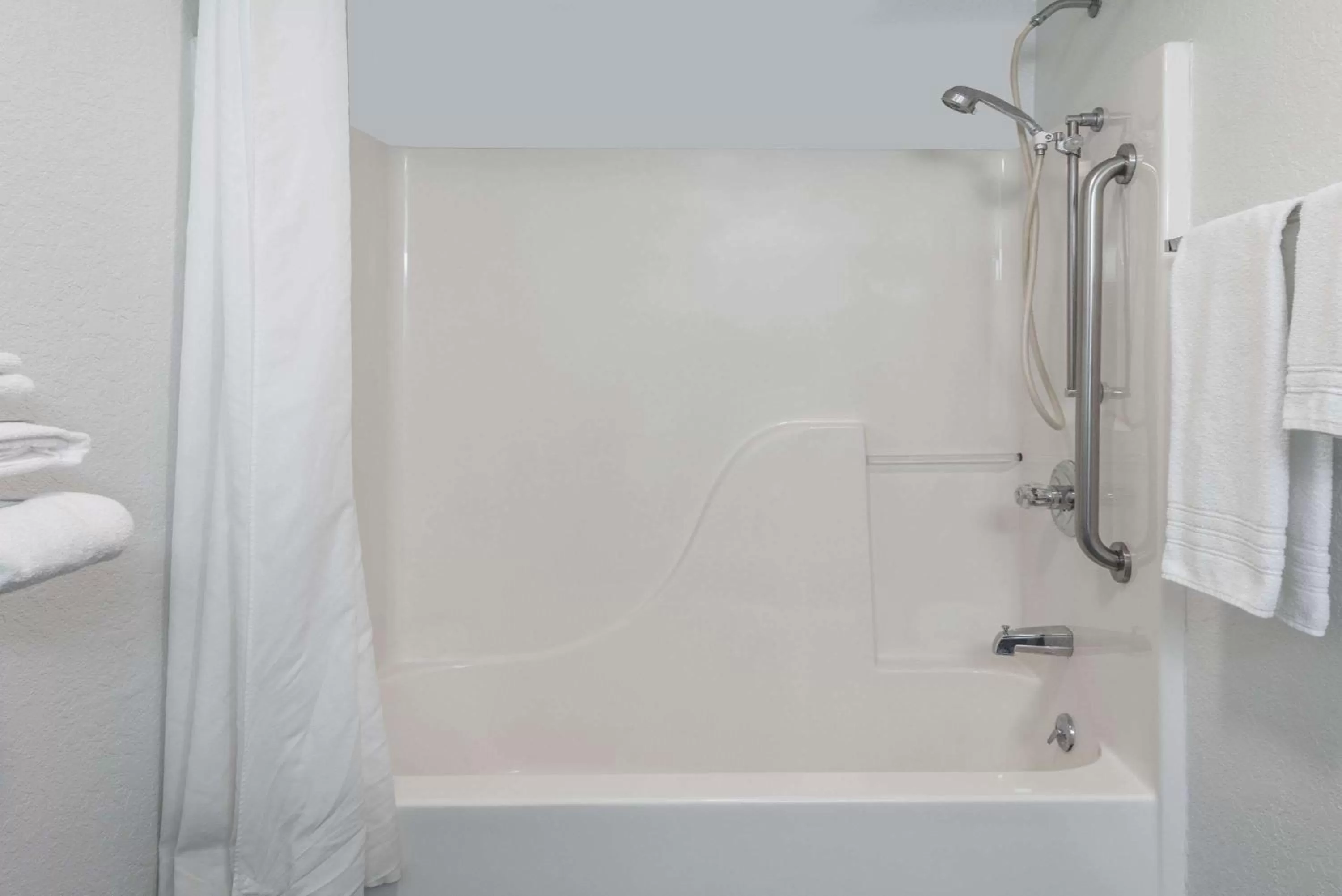 Bathroom in Super 8 by Wyndham Potosi