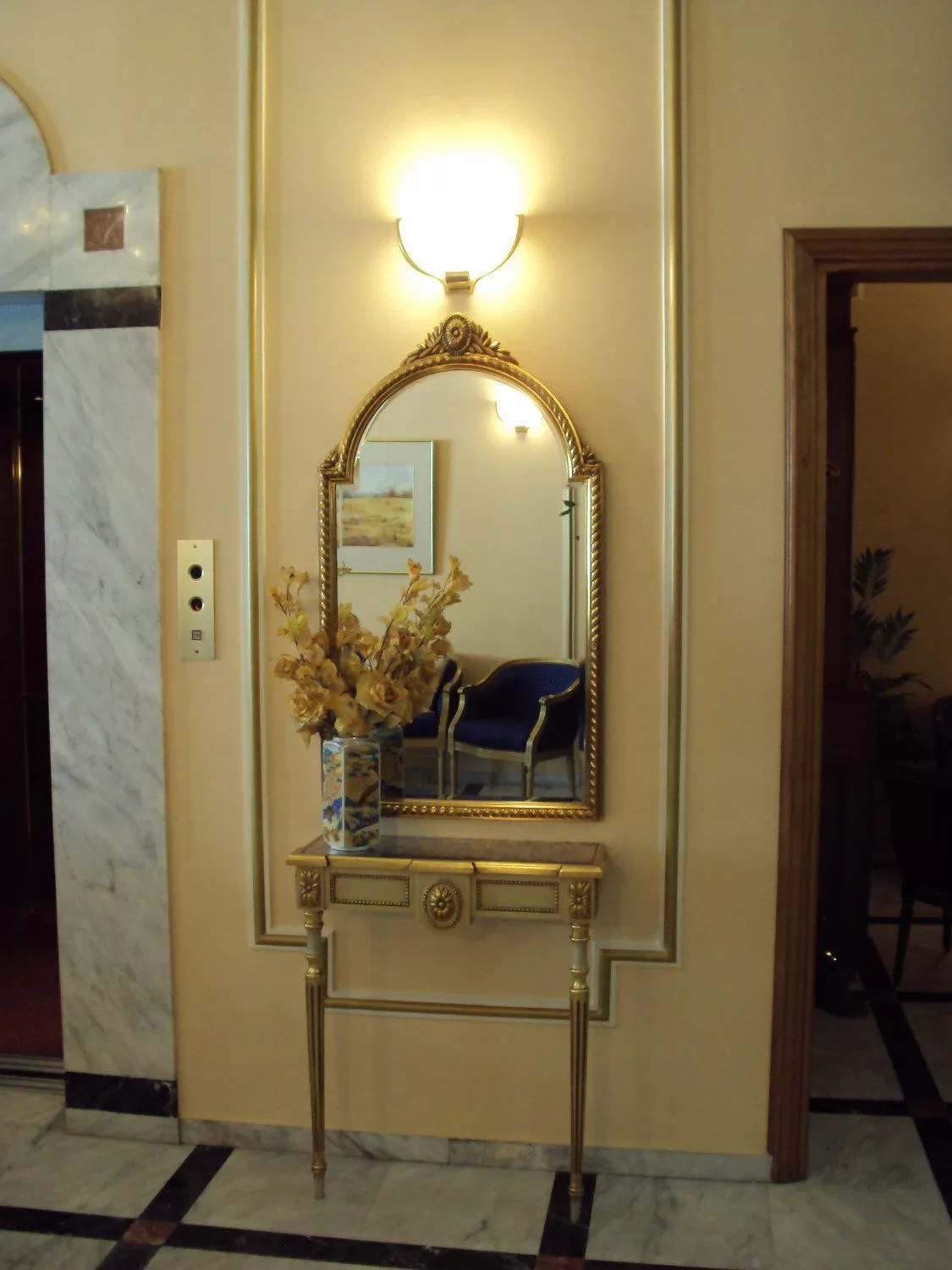 Decorative detail in Astoria Hotel Traditional