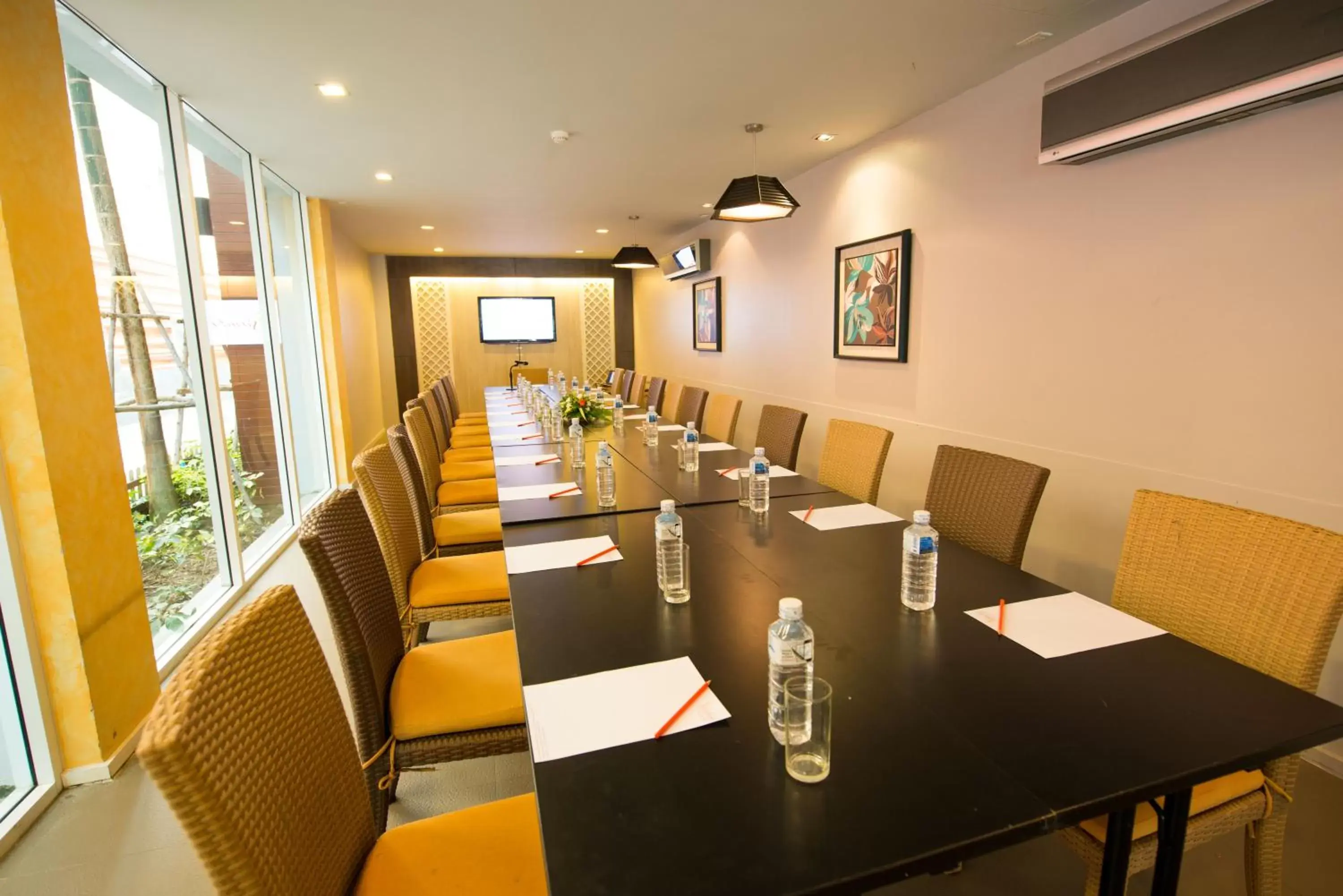 Meeting/conference room, Restaurant/Places to Eat in FuramaXclusive Sandara Hua Hin at Cha-am Beach
