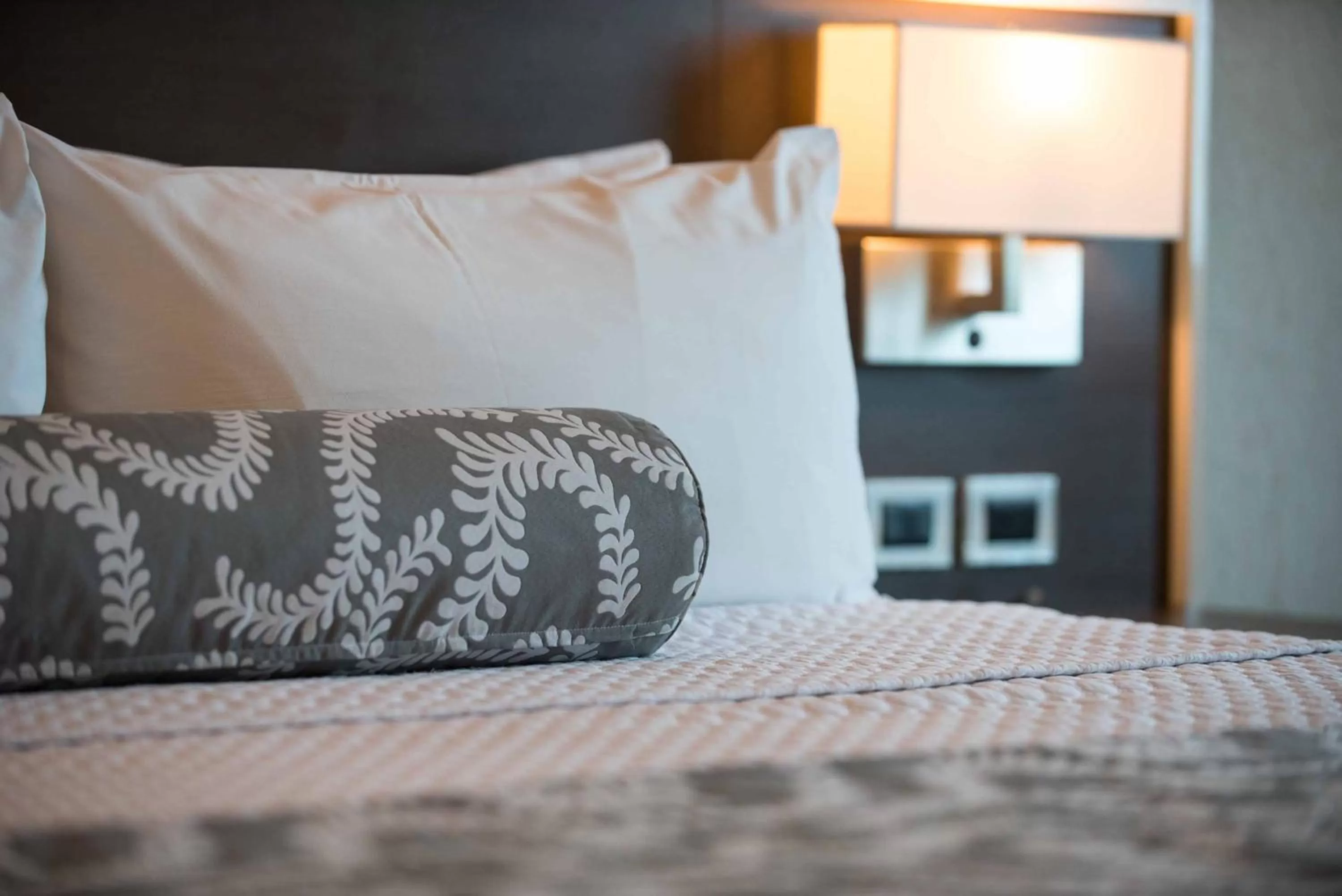 Standard King Room with Pool View in Crowne Plaza Airport by IHG