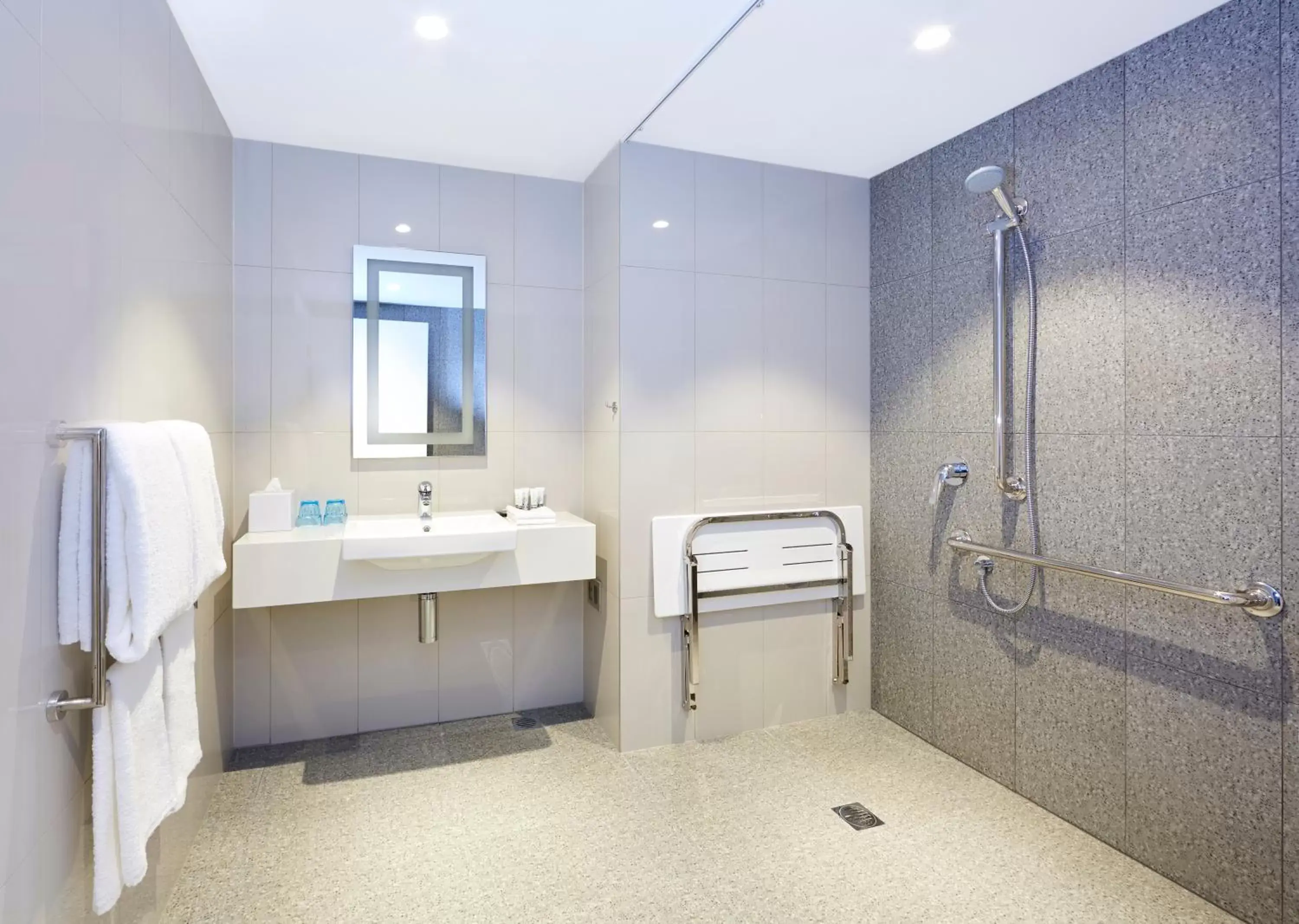 Toilet, Bathroom in Holiday Inn Express Brisbane Central, an IHG Hotel