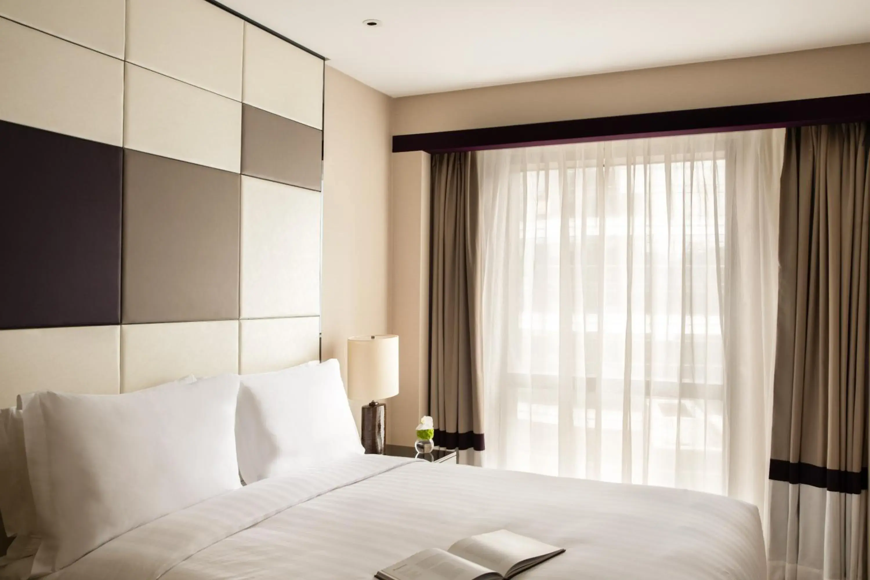 Bed in Jumeirah Living Guangzhou - Complimentary Shuttle Bus to Canton Fair Complex during Canton Fair period