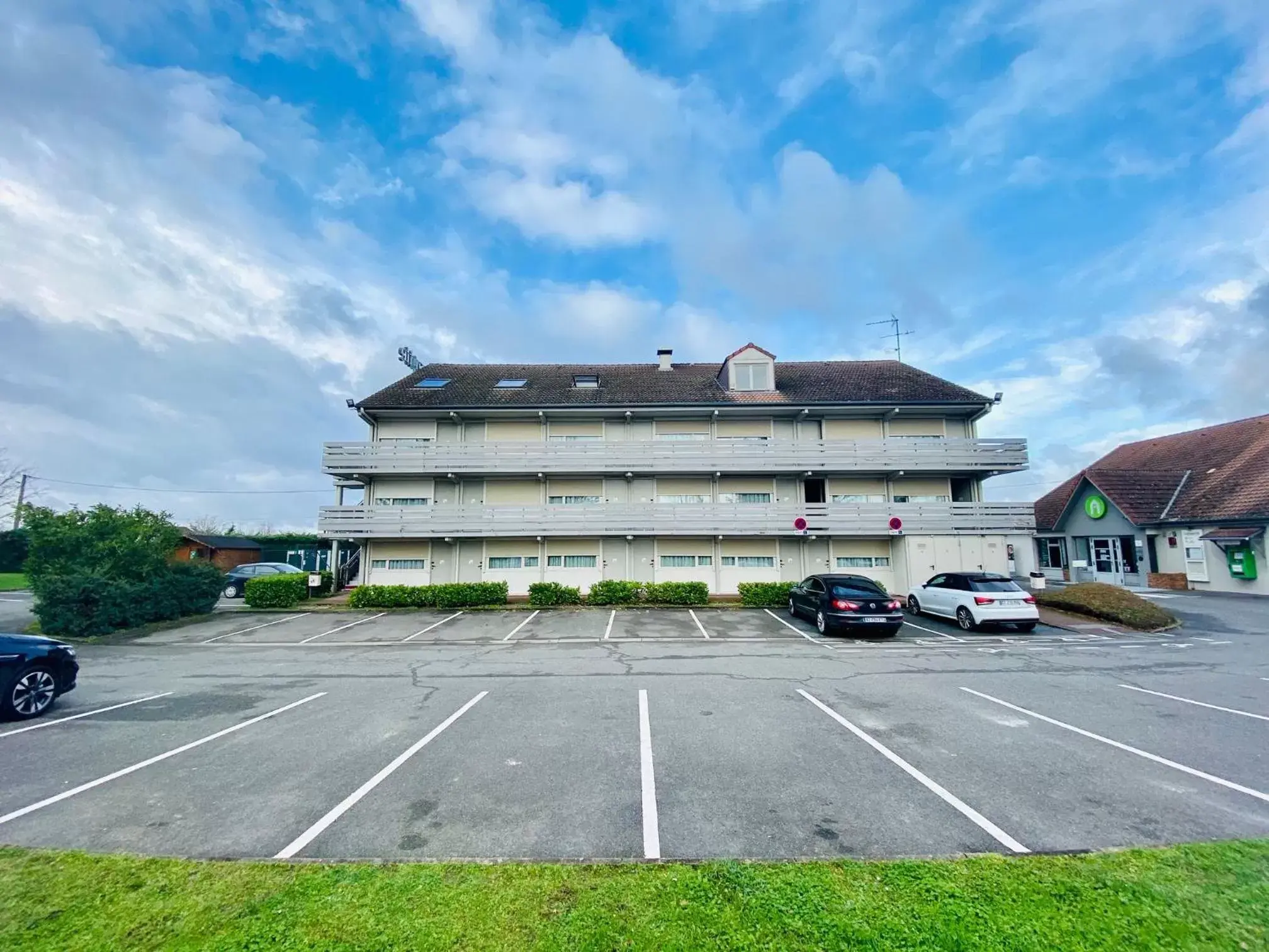 Property Building in Campanile Montargis - Amilly