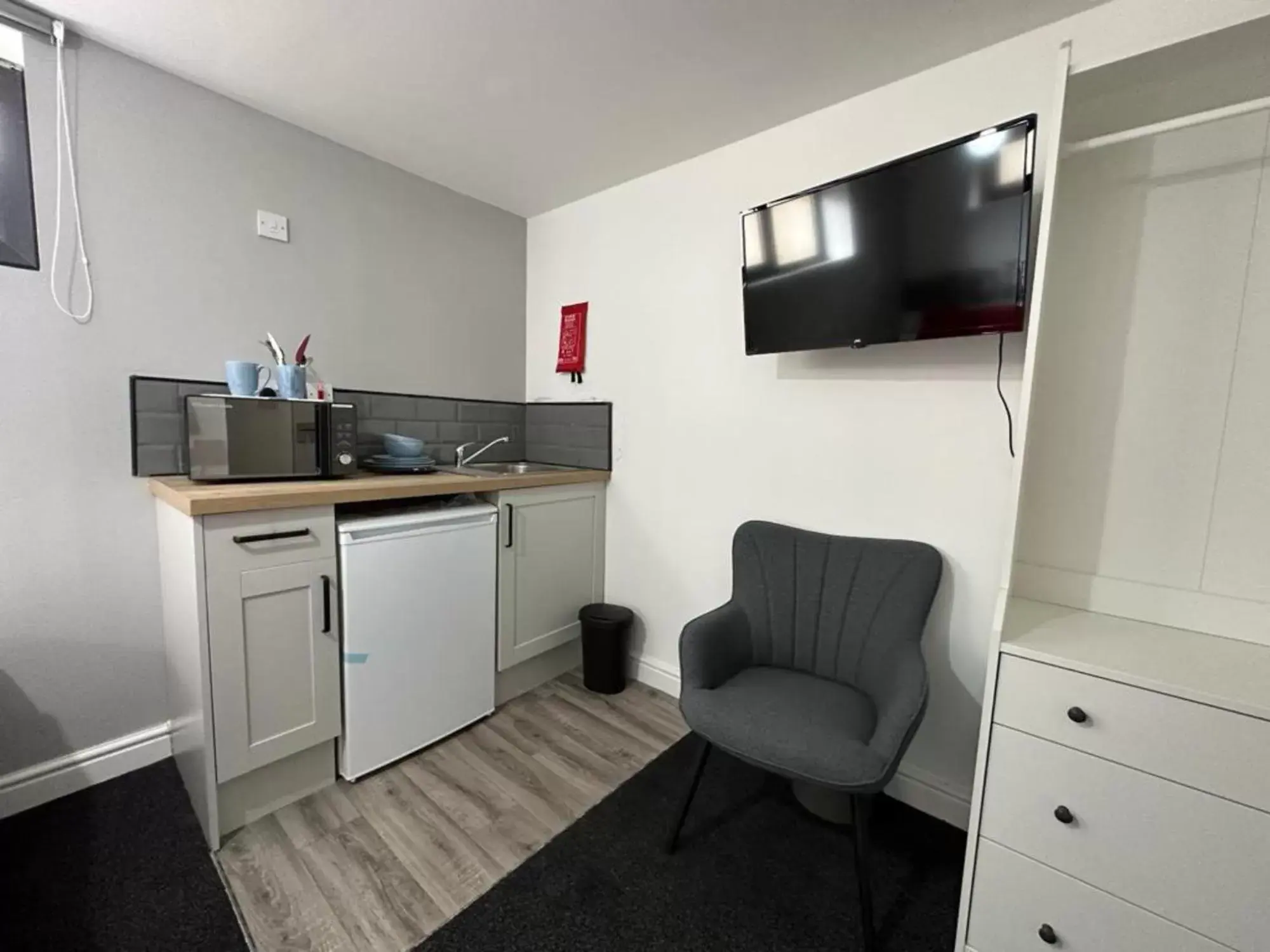 TV/Entertainment Center in The Fishpond - Premier Nottingham Studios