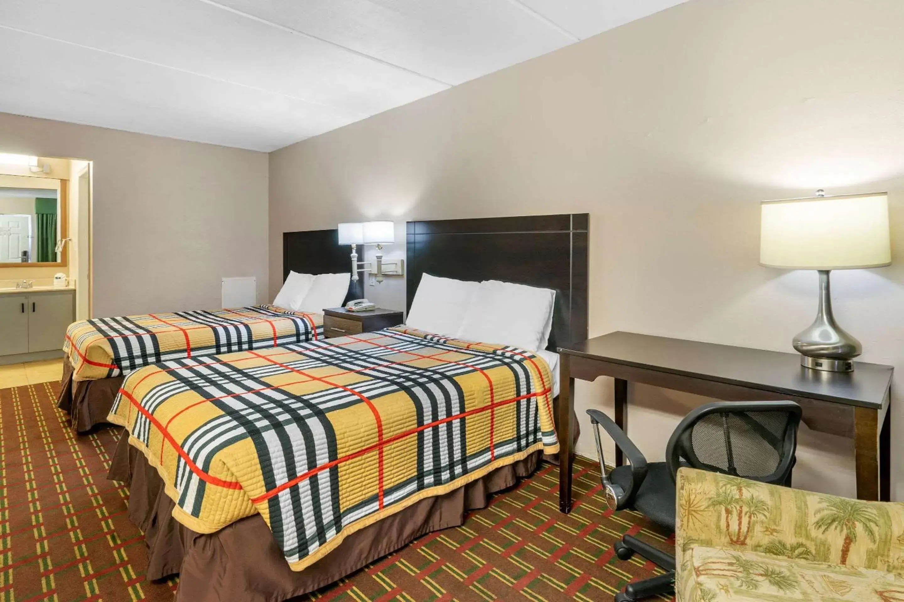 Photo of the whole room, Bed in Rodeway Inn Clearwater-Dunedin