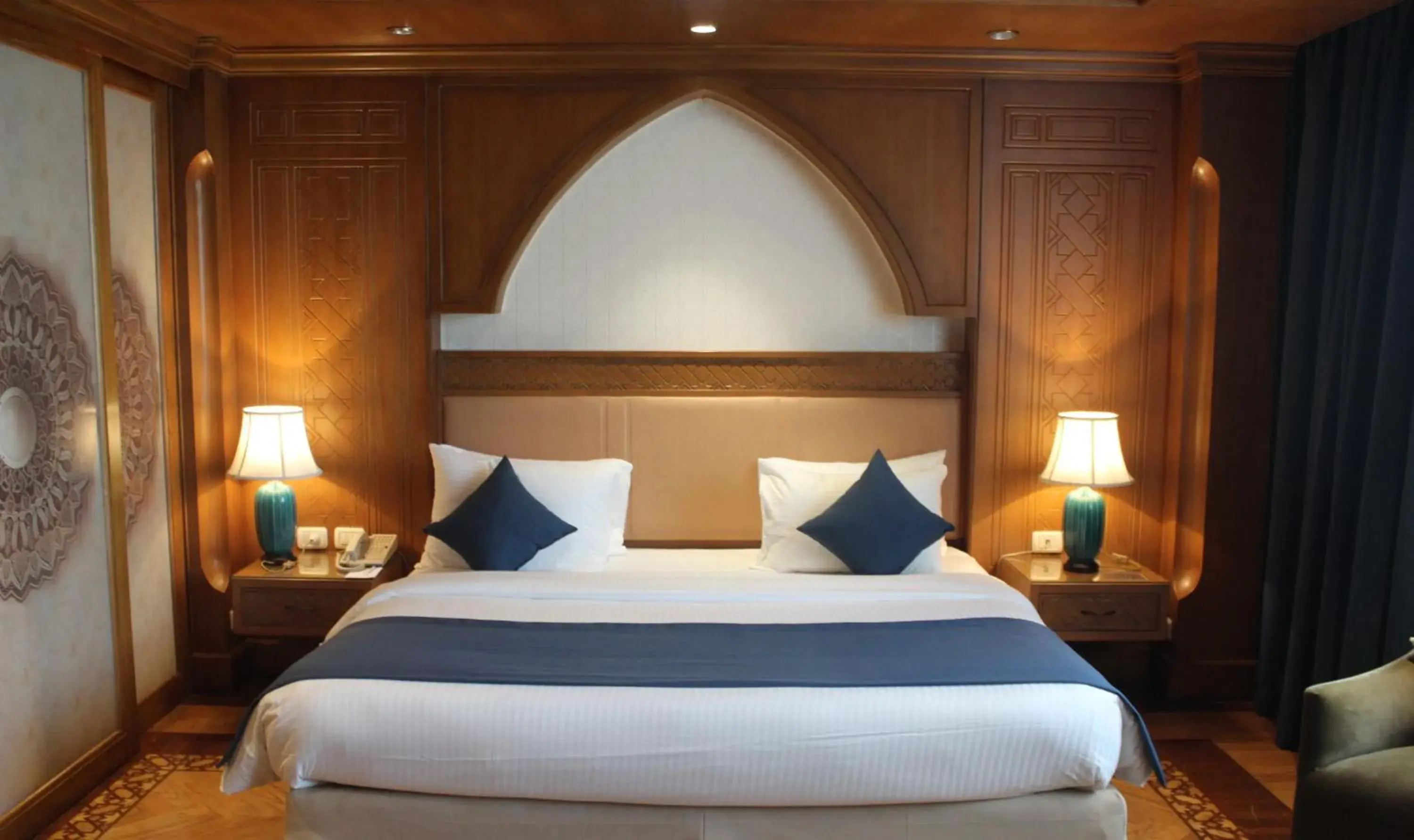 Bed in Helnan Landmark Hotel