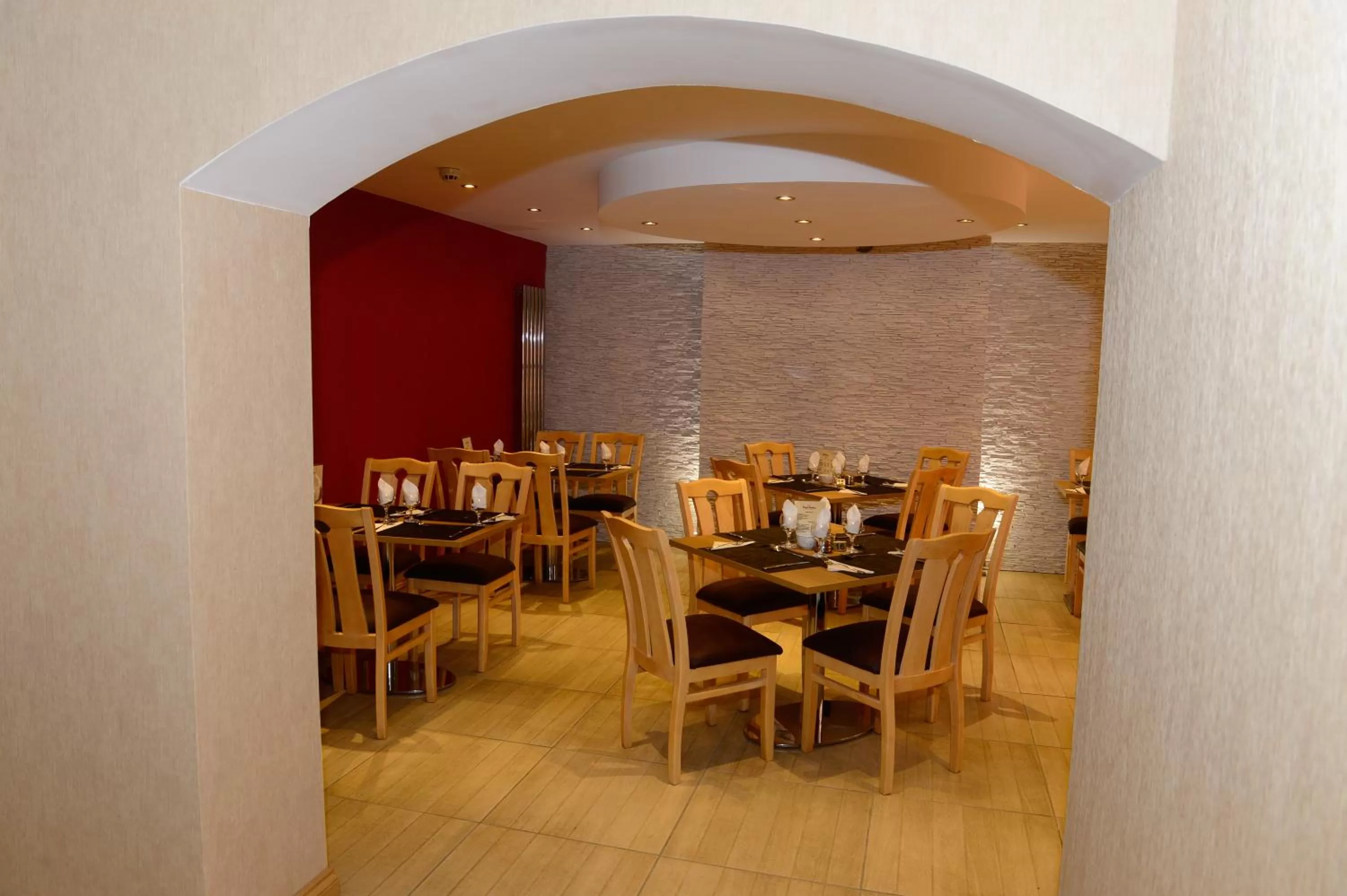 Restaurant/places to eat in Four Saints Brig Y Don Hotel