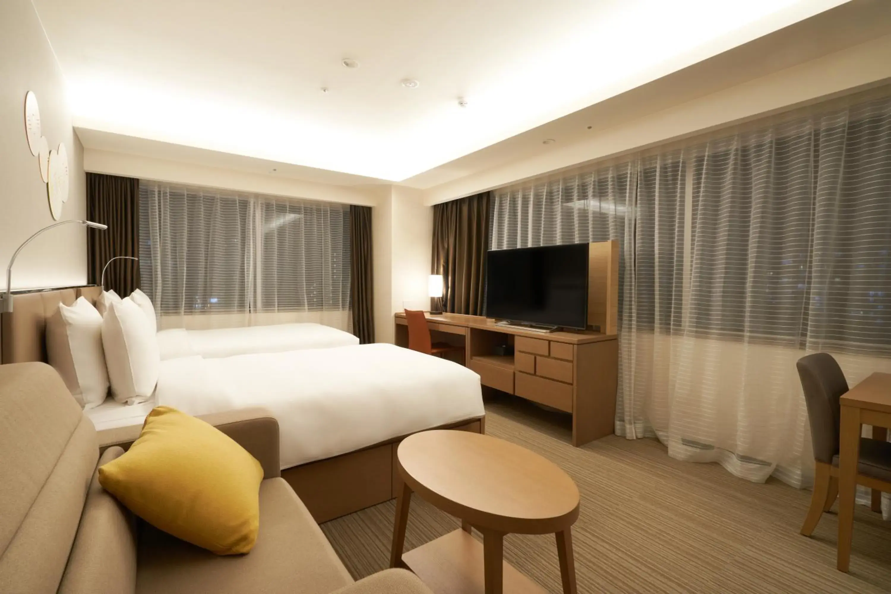 Night, TV/Entertainment Center in Holiday Inn & Suites Shin Osaka, an IHG Hotel