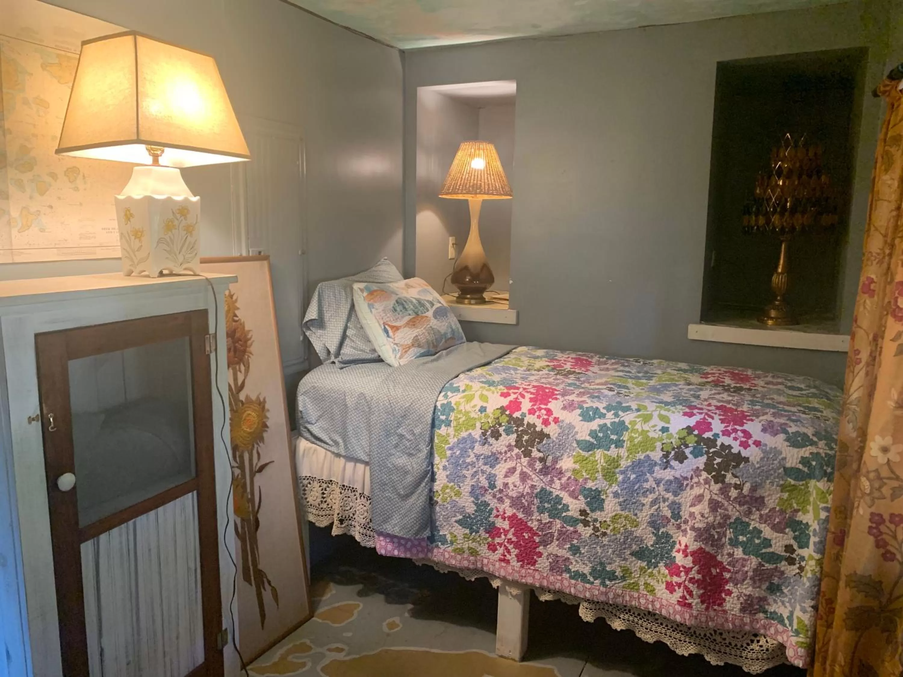 Bedroom, Bed in Nature Coast Inn & Cottages