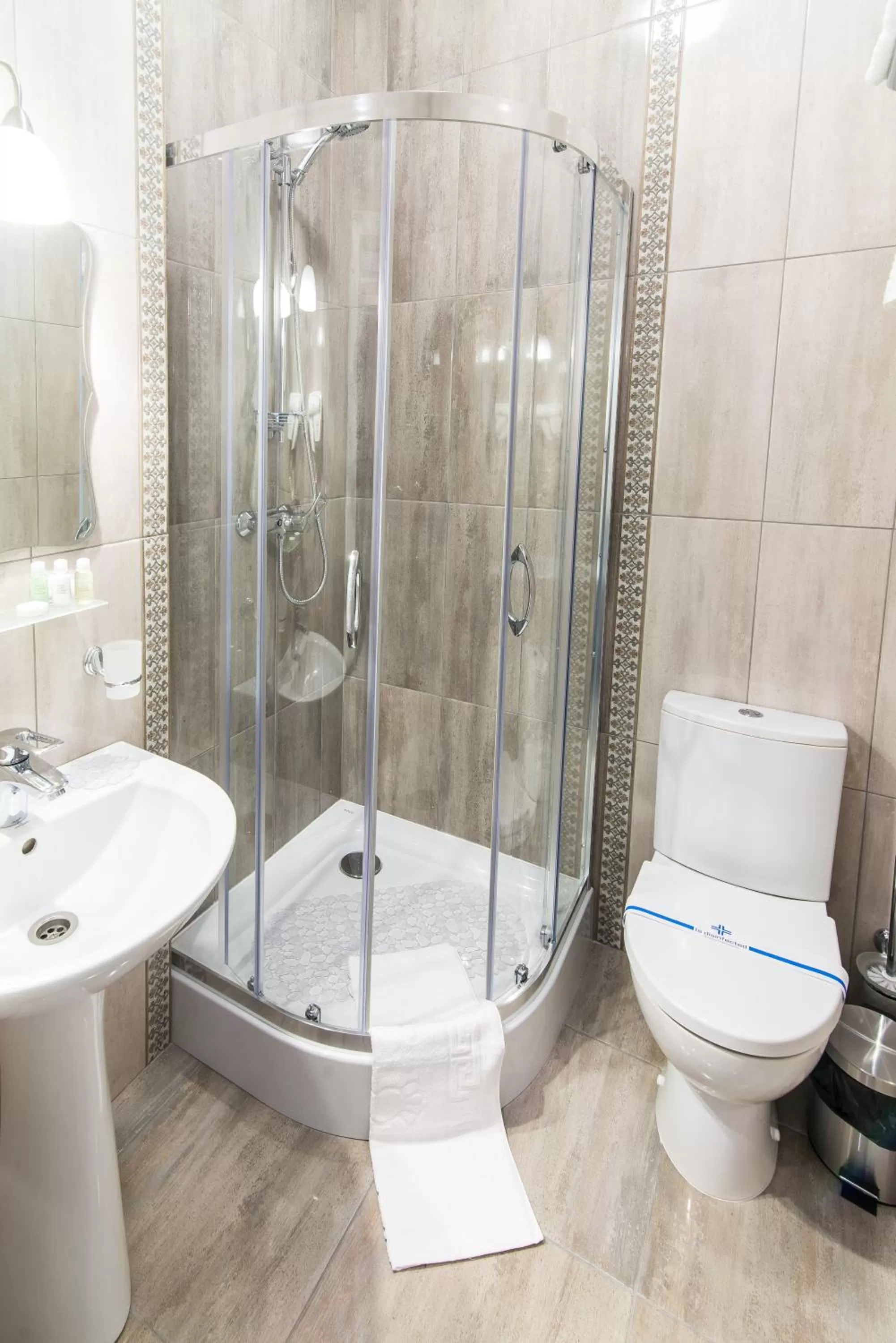 Shower in L.O.Y Family Hotel