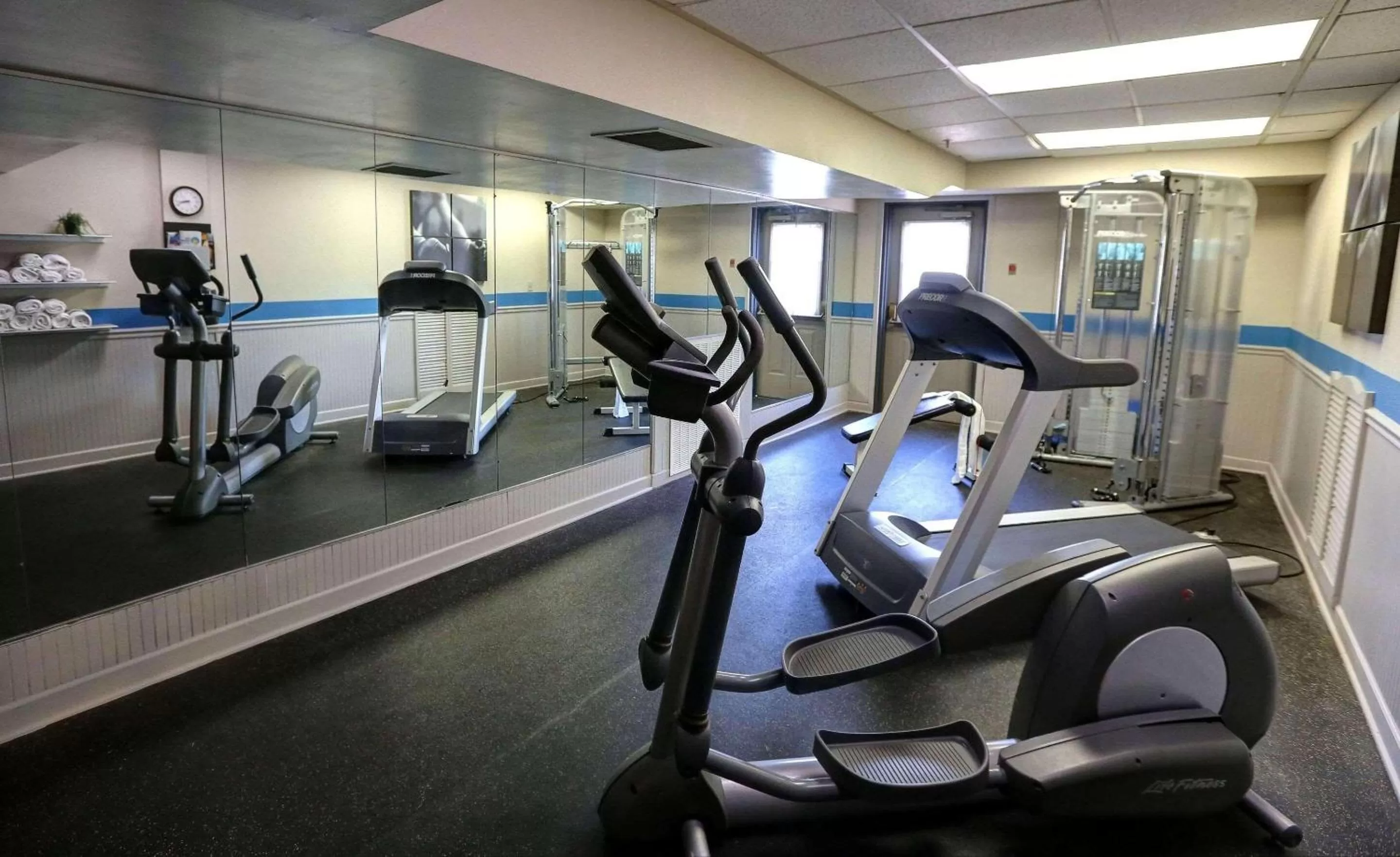 Fitness centre/facilities in Country Inn & Suites by Radisson, Charlotte I-85 Airport, NC