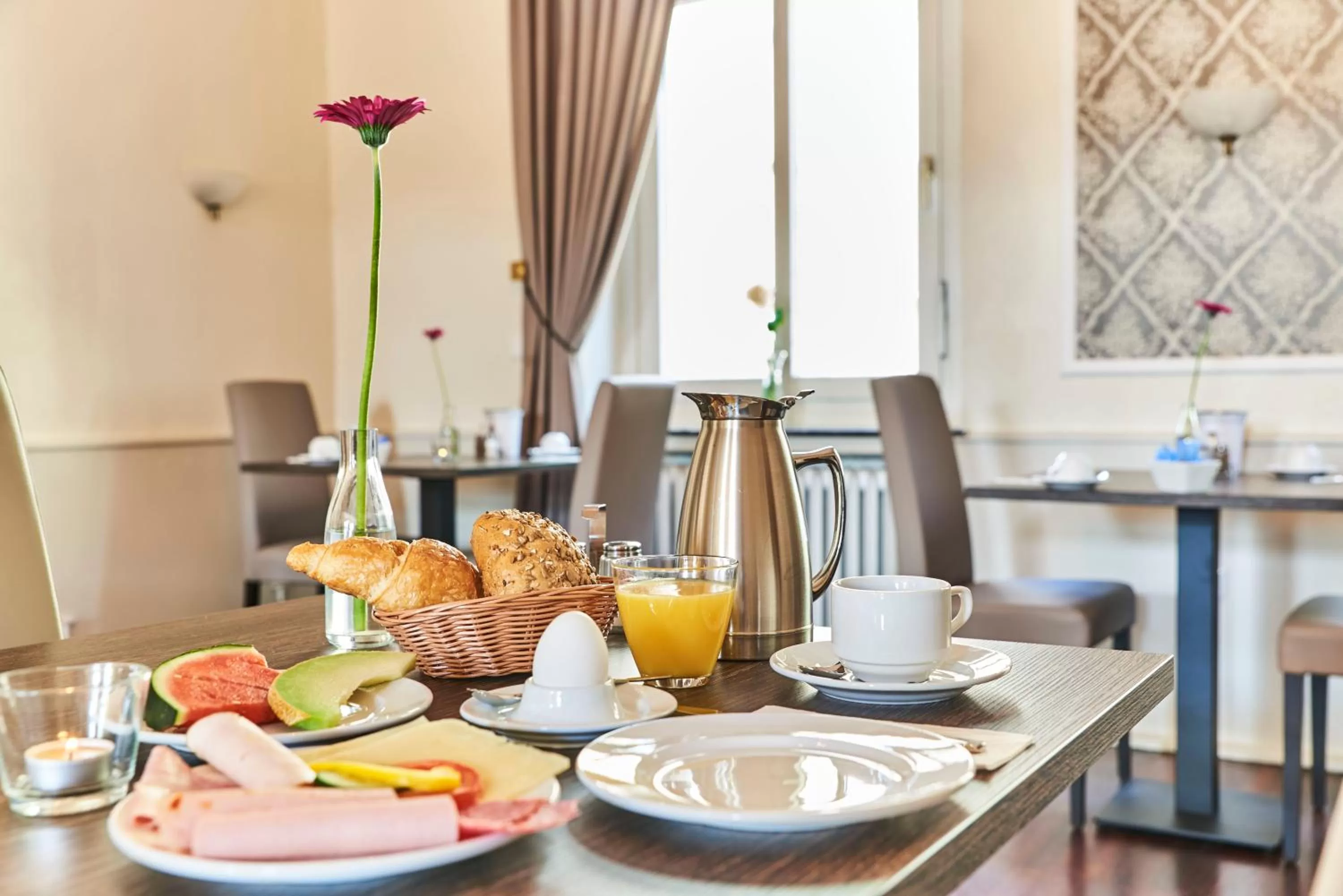 On-site shops in Dom Hotel