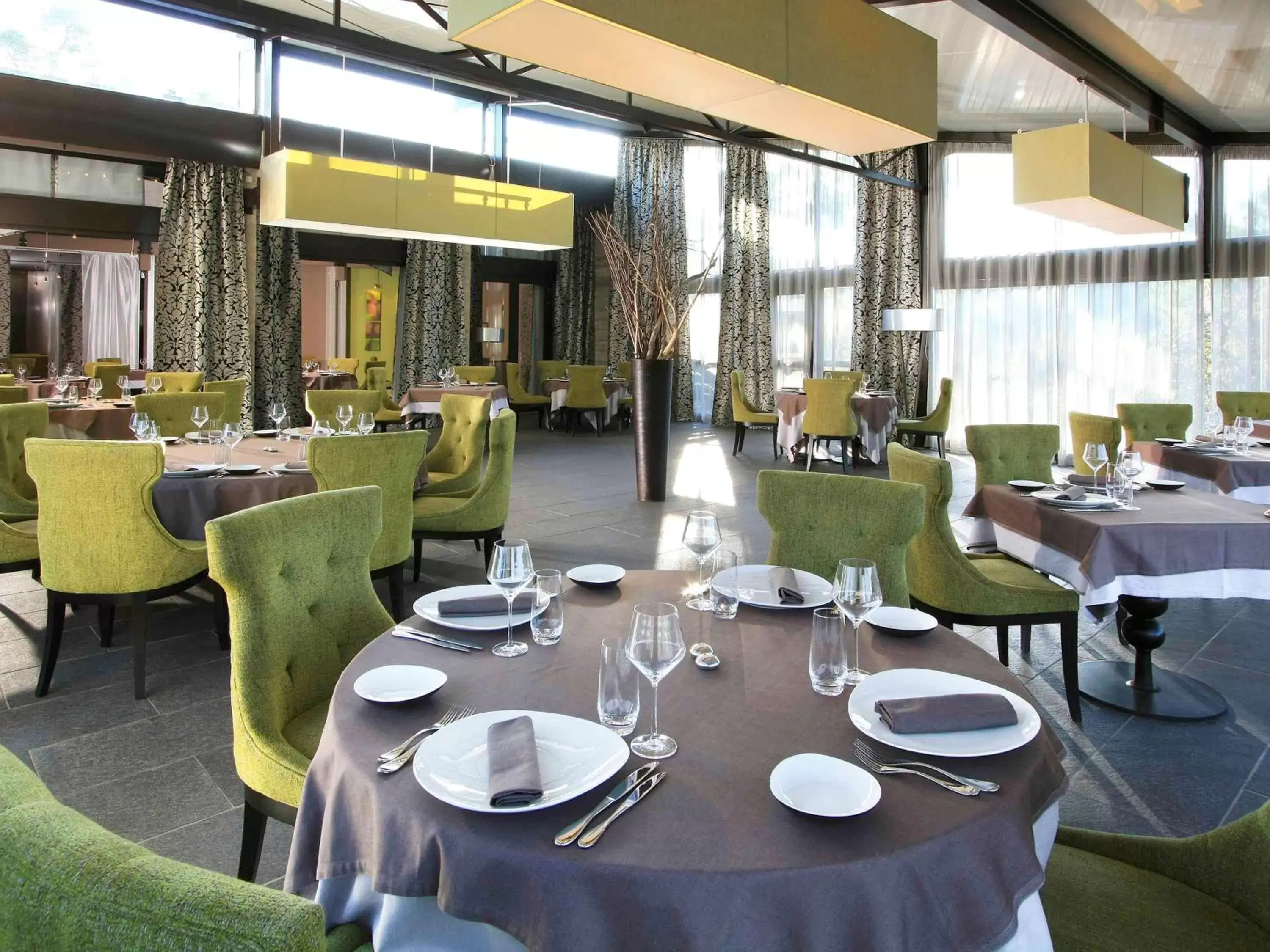 Restaurant/Places to Eat in Mercure Brignoles Golf de Barbaroux & Spa