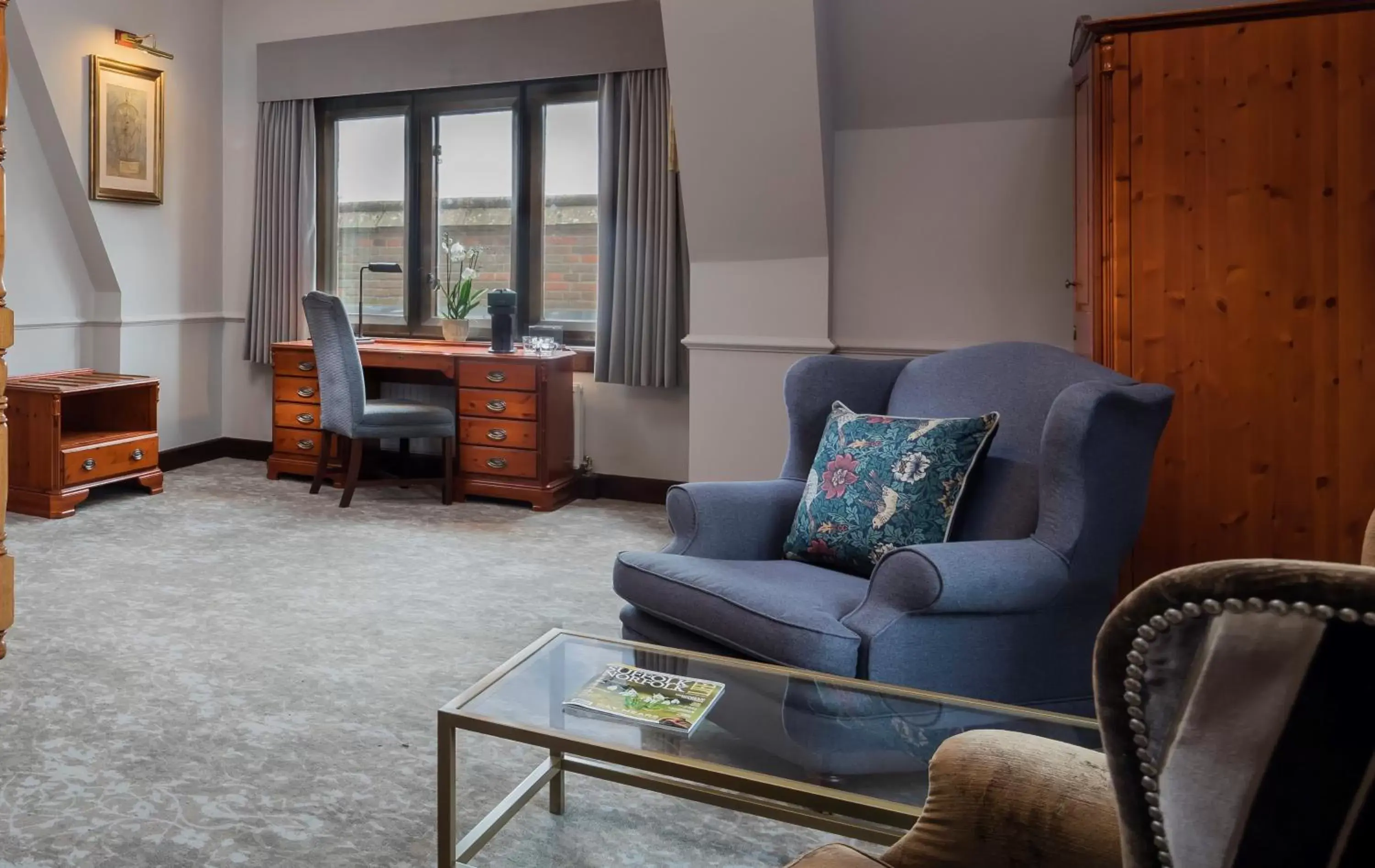 Bedroom, Seating Area in Dunston Hall Hotel, Spa & Golf Resort