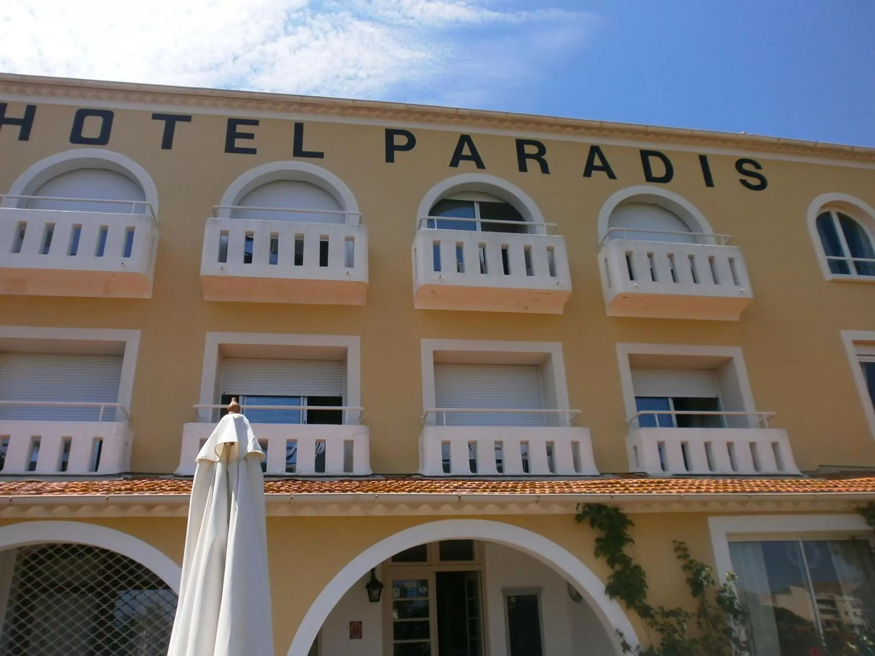 Facade/entrance, Property Building in Hôtel Paradis