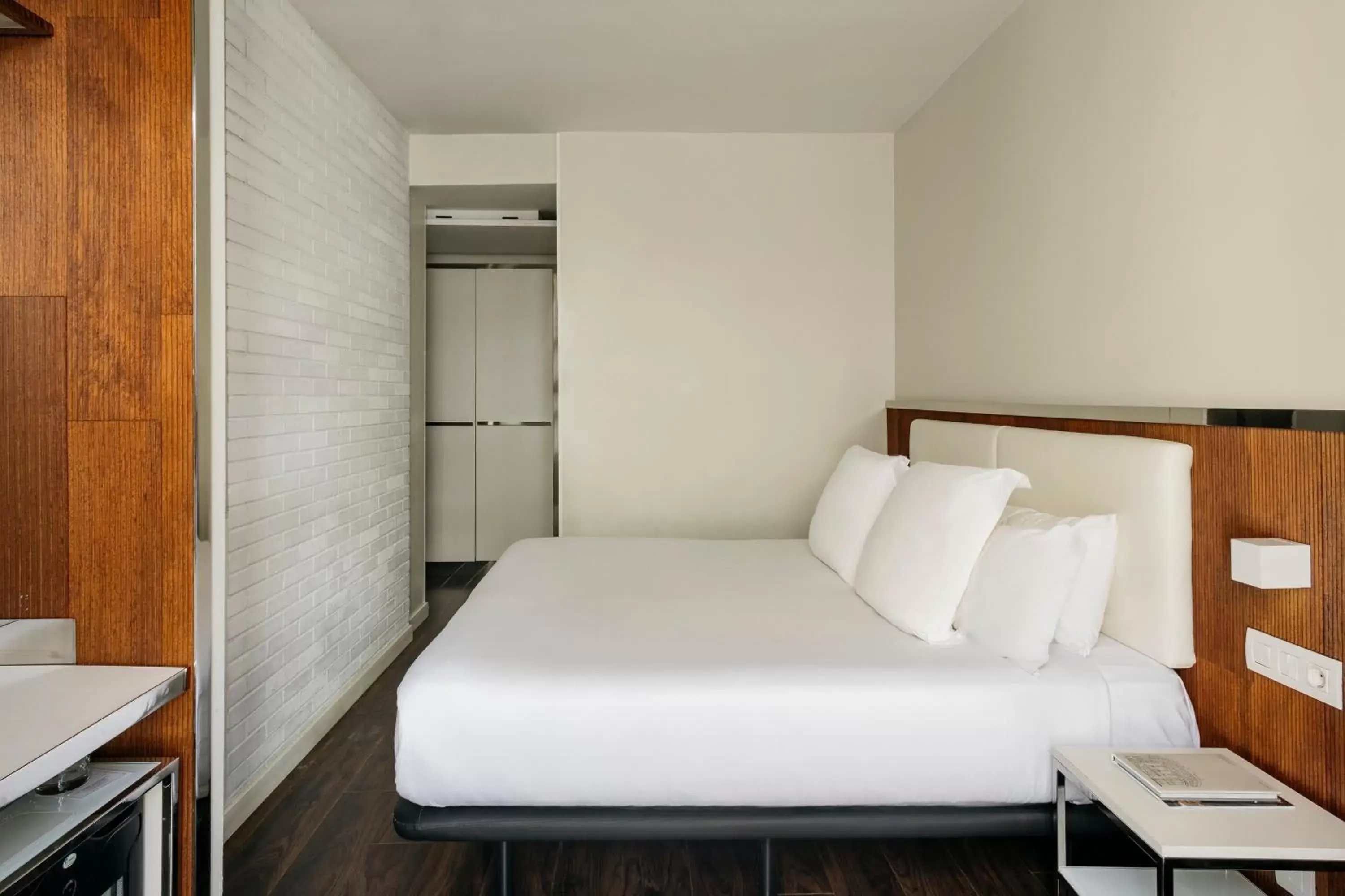 Bedroom, Bed in Hotel Balmes, a member of Preferred Hotels & Resorts