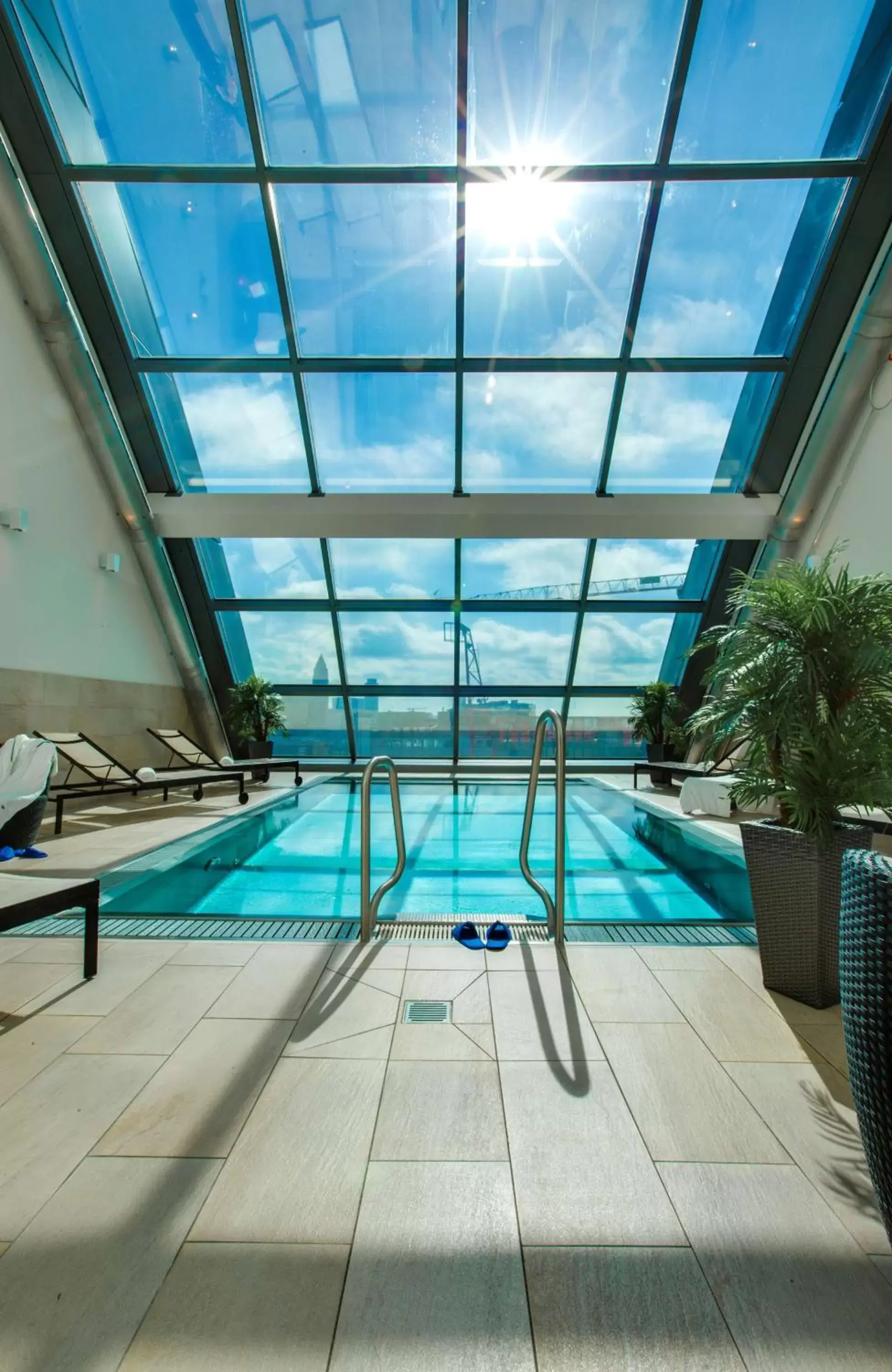 Activities, Swimming Pool in Radisson Blu Hotel Frankfurt