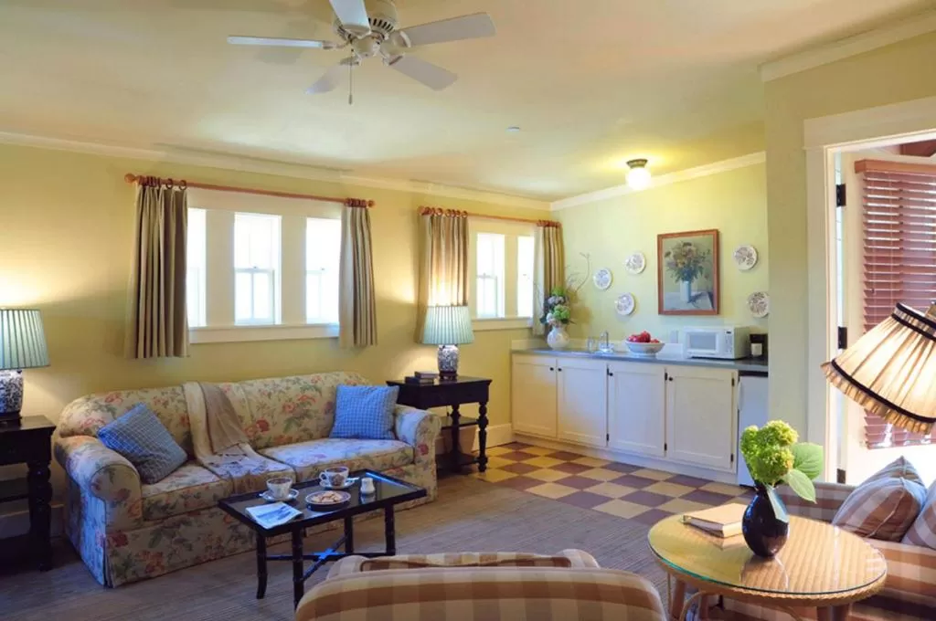 Kitchen or kitchenette in Tallman Hotel