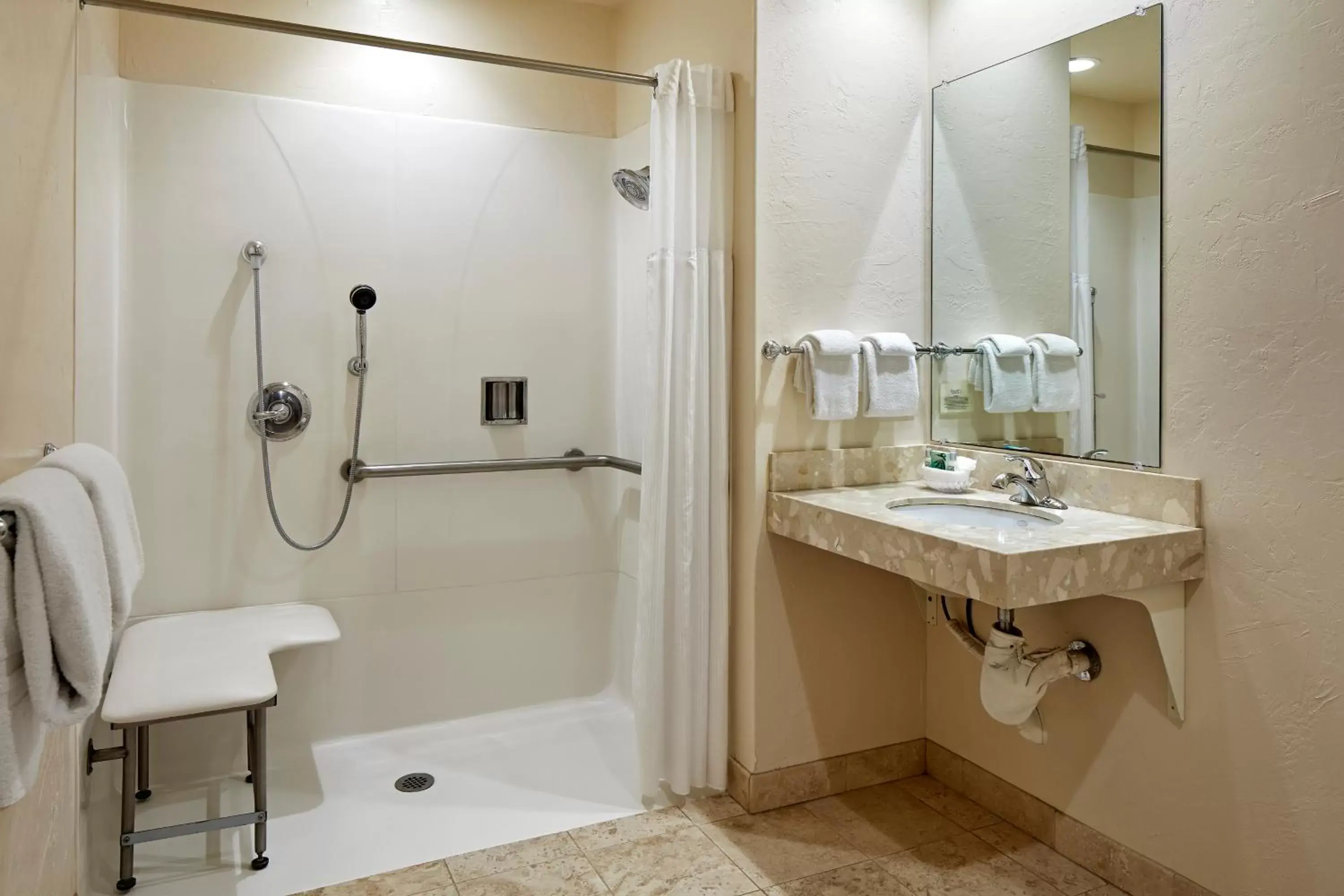  Standard Queen Room - Disability Access in Cavalier Oceanfront Resort