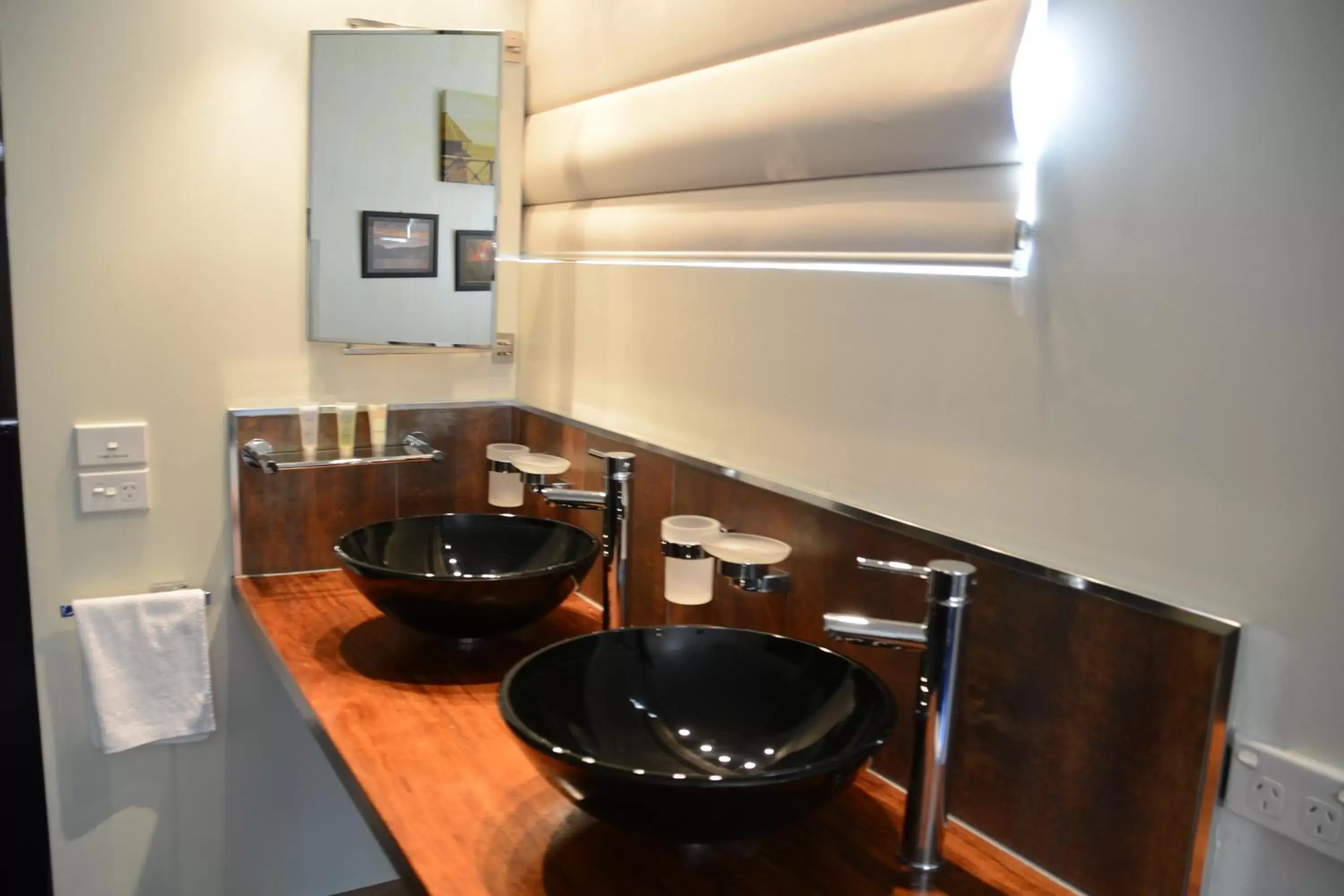 Bathroom, Kitchen/Kitchenette in Siesta Villa