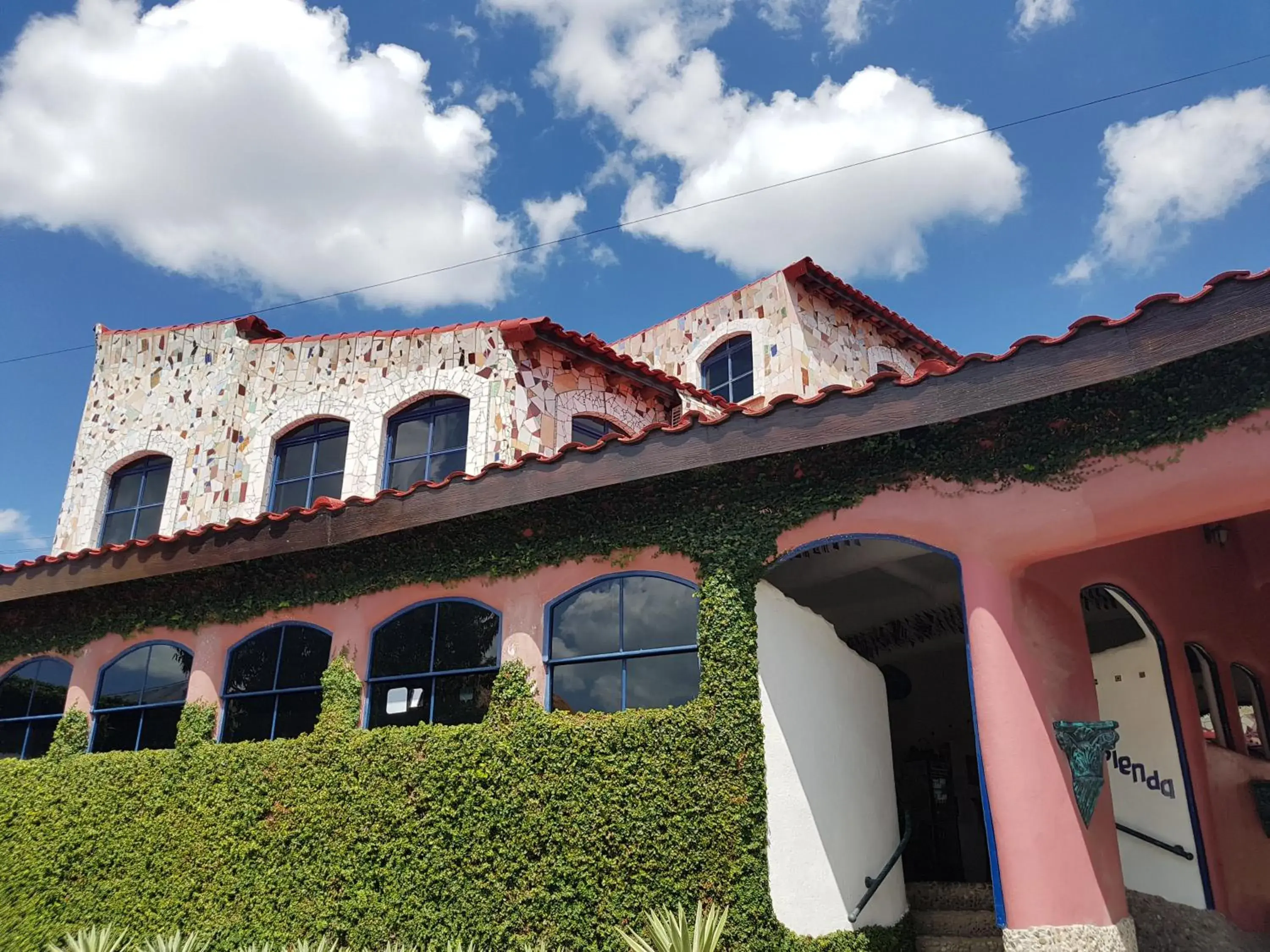 Facade/entrance, Property Building in Hotel La Hasienda