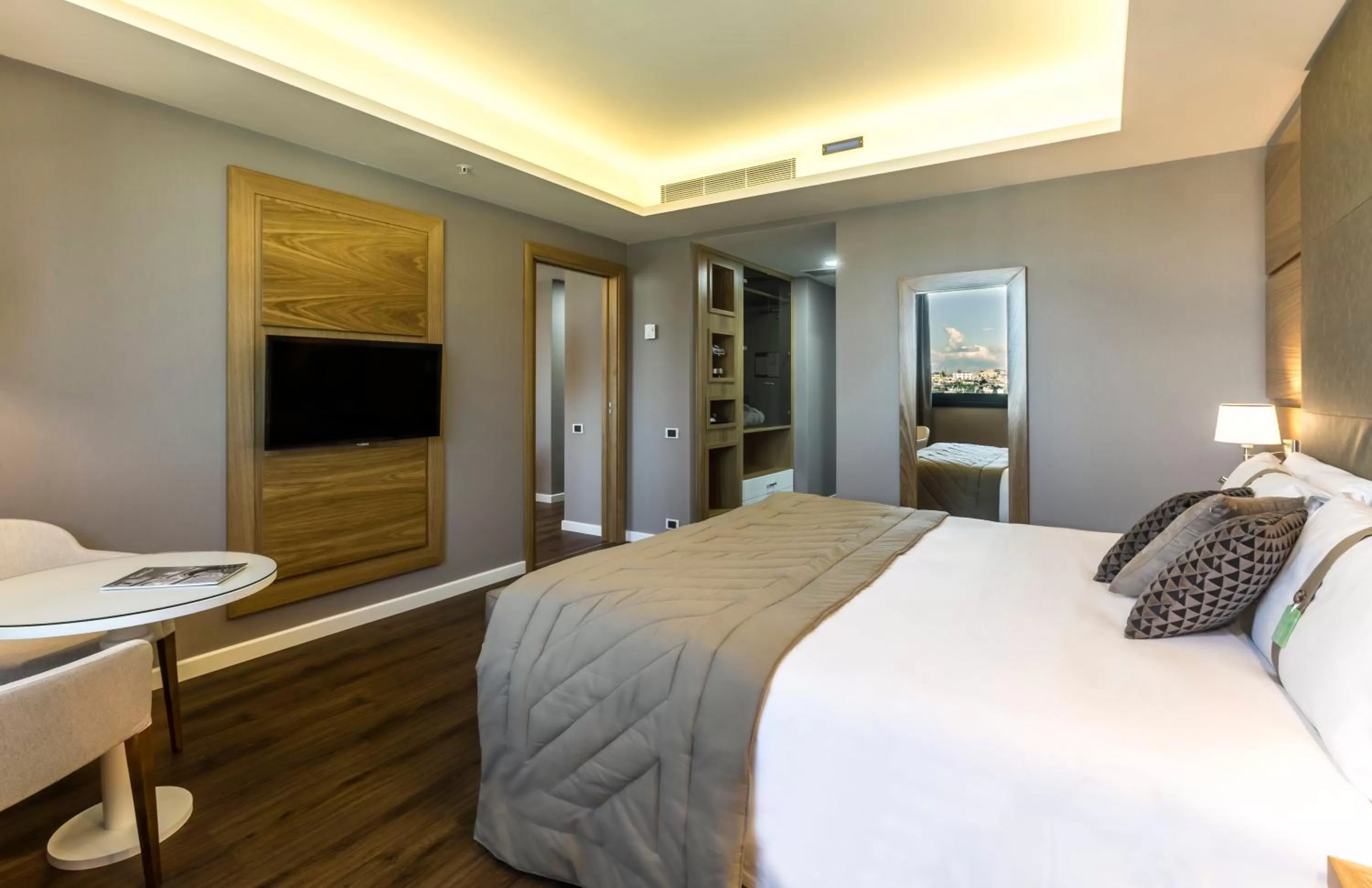 Photo of the whole room, Bed in Holiday Inn Naples by IHG